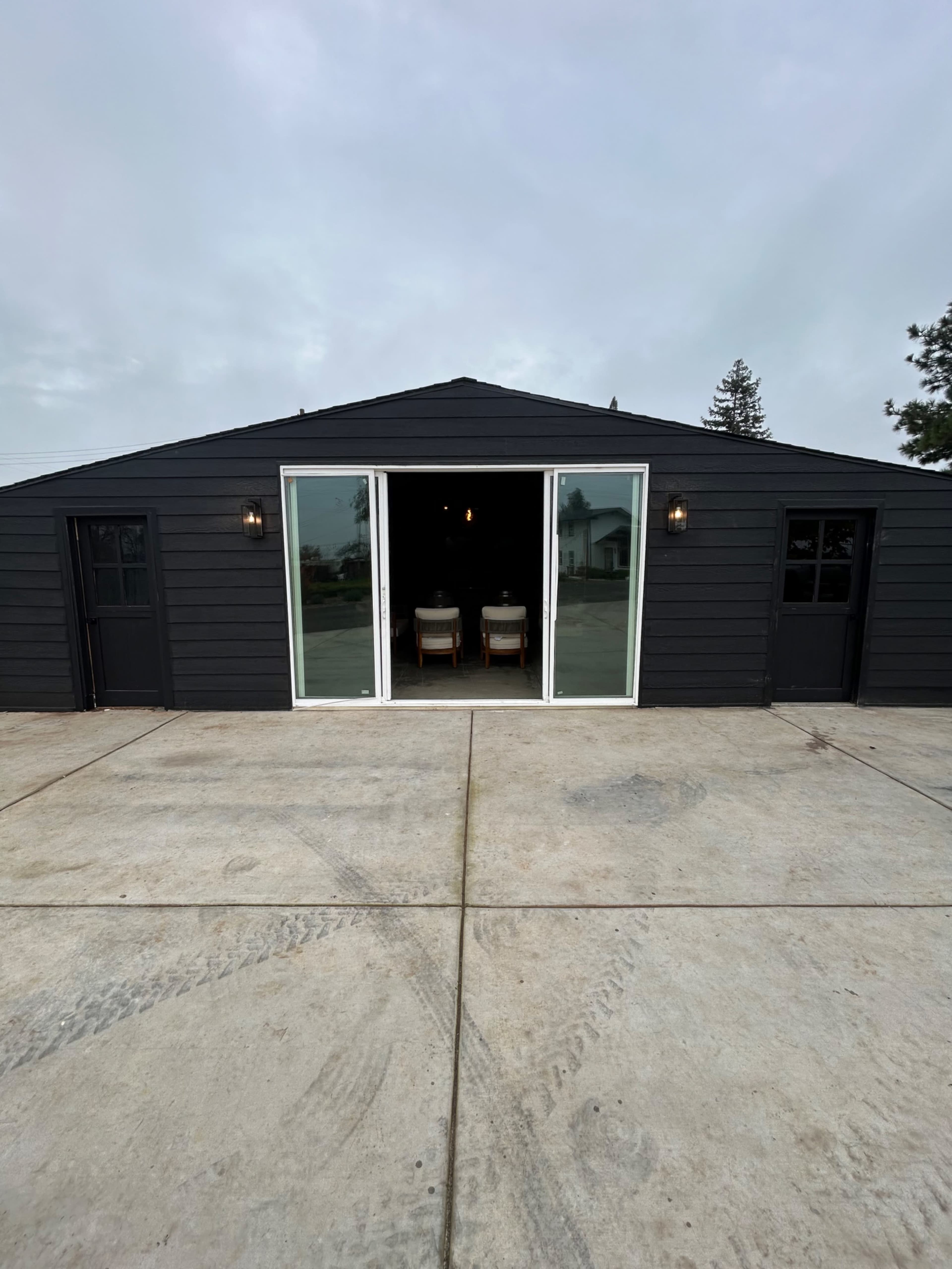 Modern Barn Lounge w/ Indoor-Outdoor Flow at Estate Farms Image in , Sacramento, CA