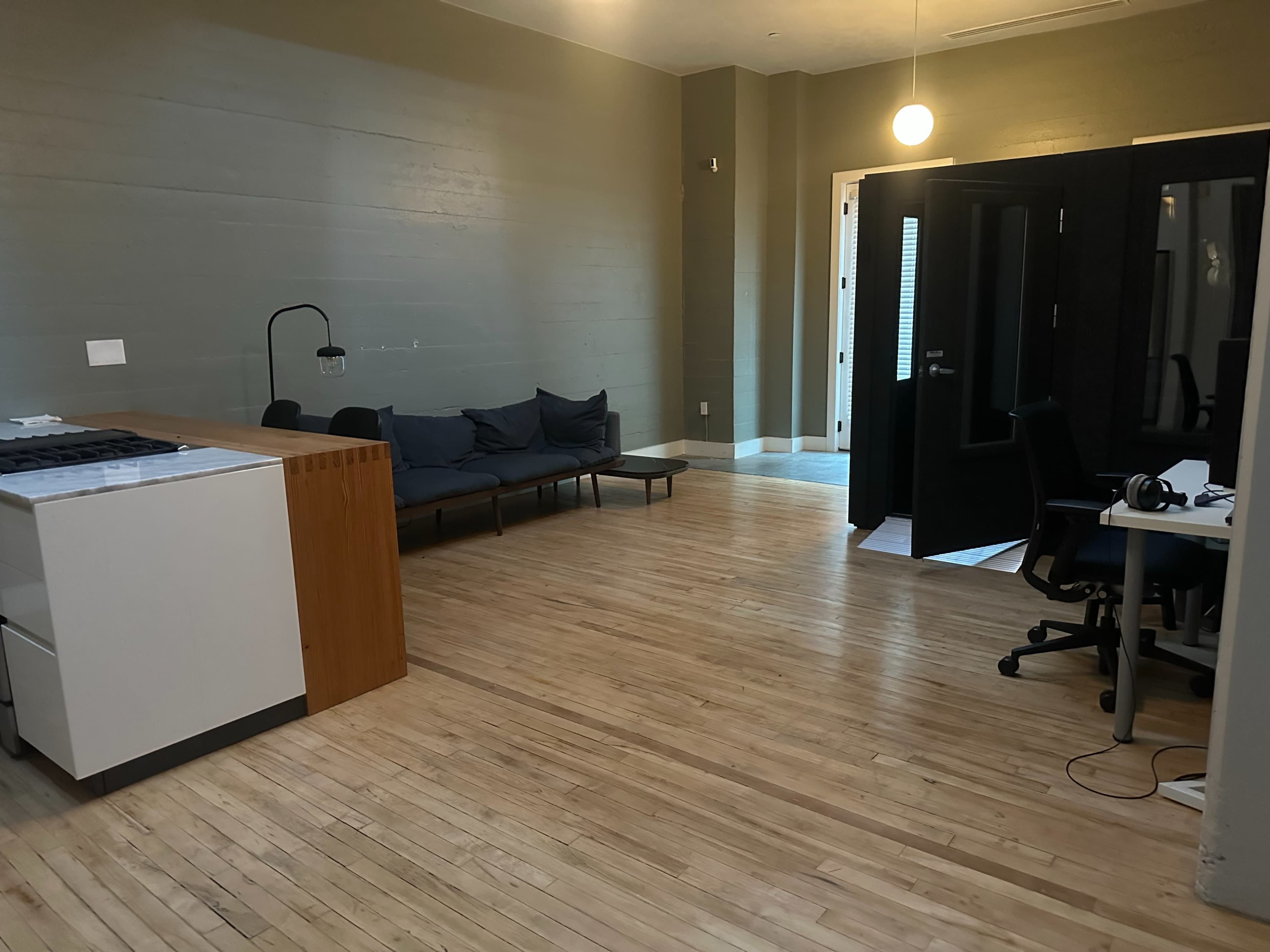 Central LA, Koreatown Studio with Balcony Image in Koreatown, Los Angeles, CA