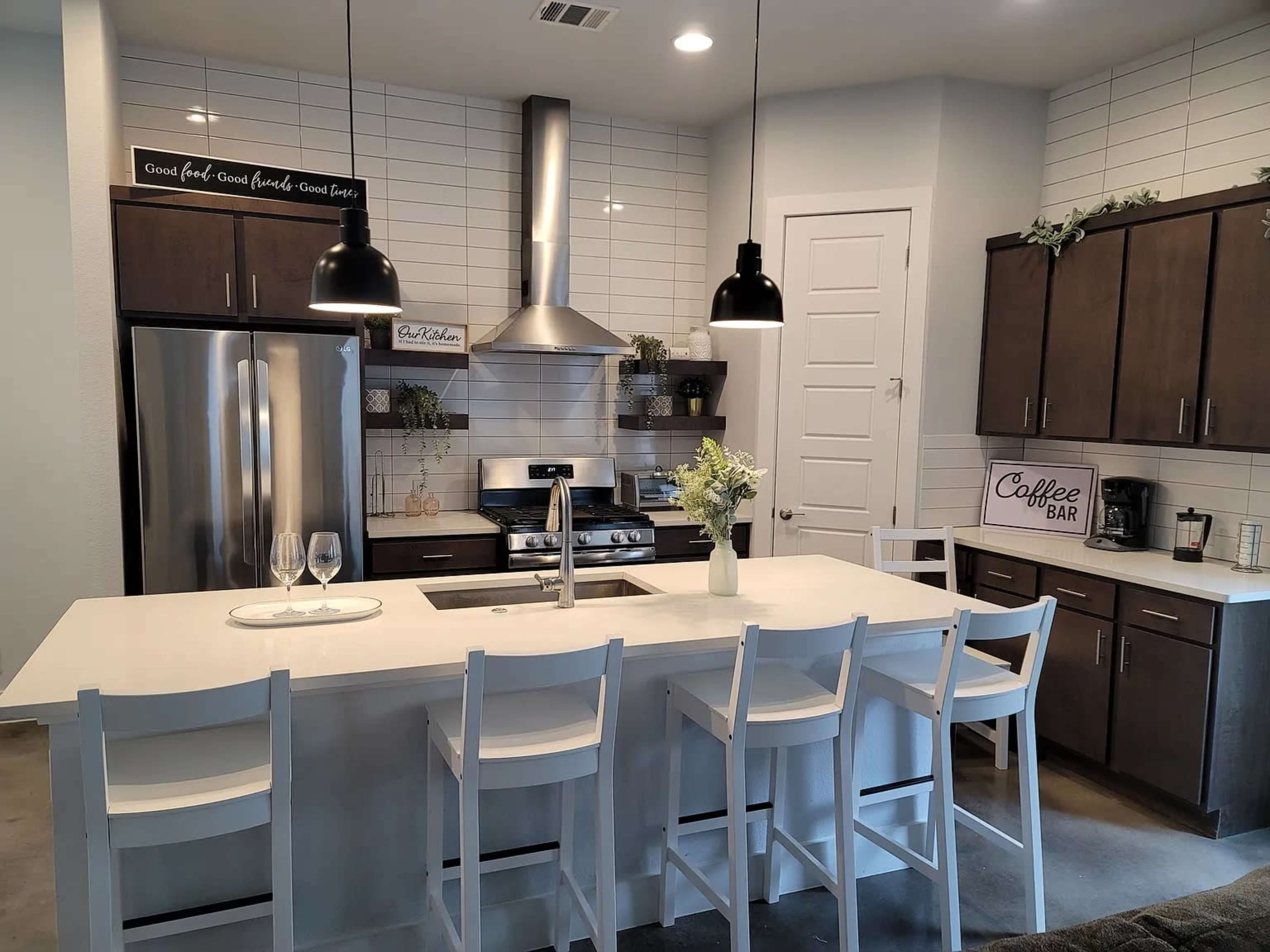 Four bedroom house Downtown, near the Pearl, Riverwalk and the Alamo Image in Dignowity Hill, San Antonio, TX