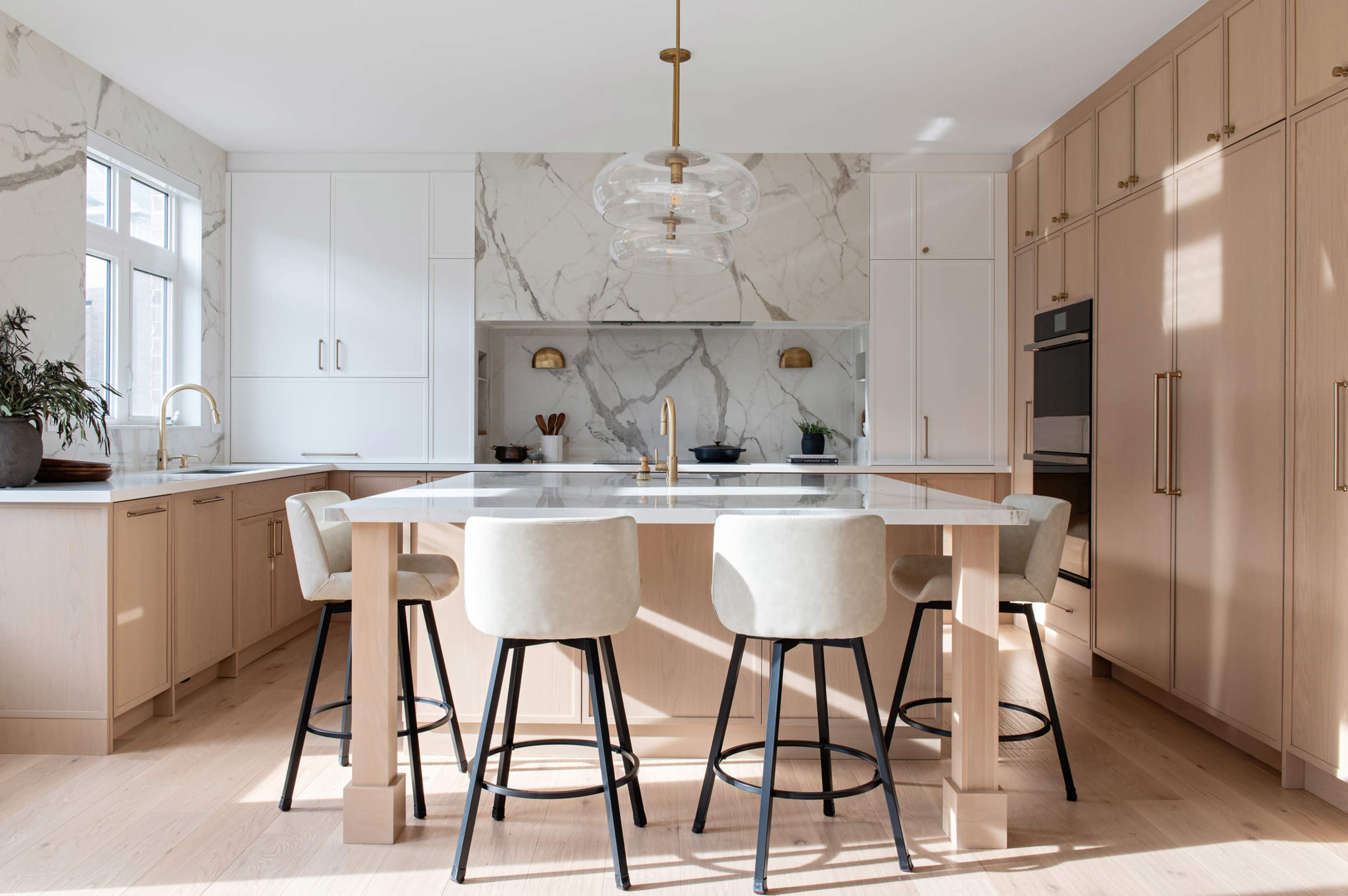 Luxury designer kitchen available for photoshoots and film in the GTA Image in East Gwillimbury, Holland Landing, ON