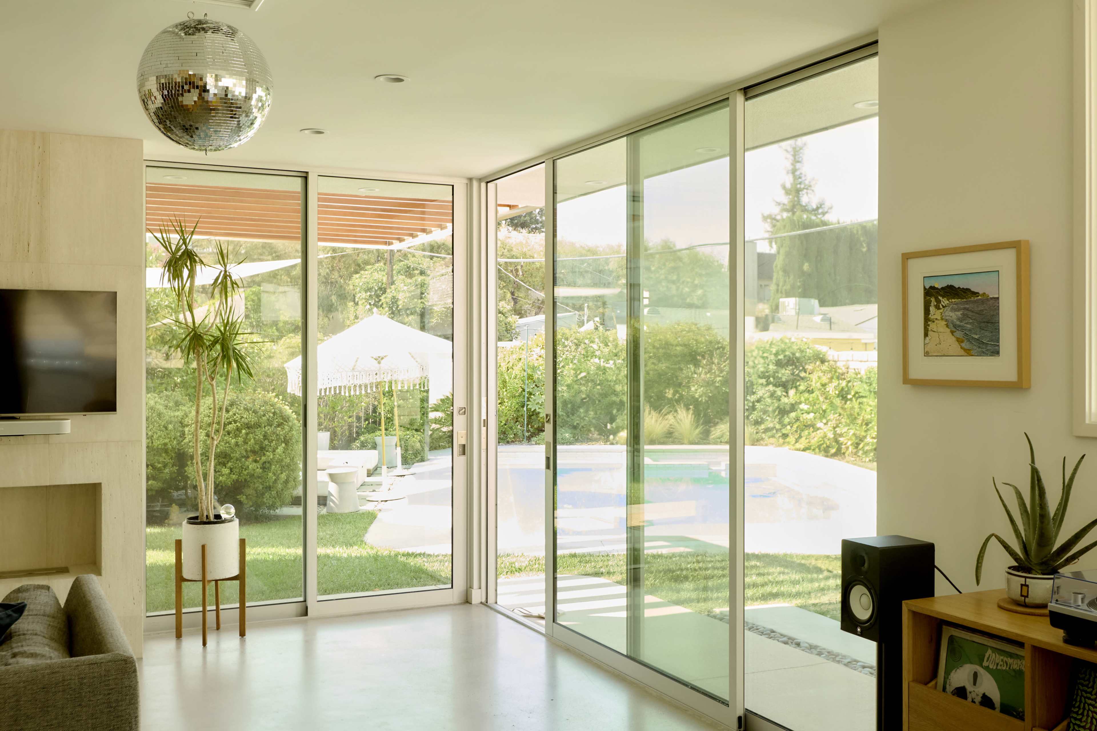 California Modern Home & Studio with Pool Image in Van Nuys, Sherman Oaks, CA