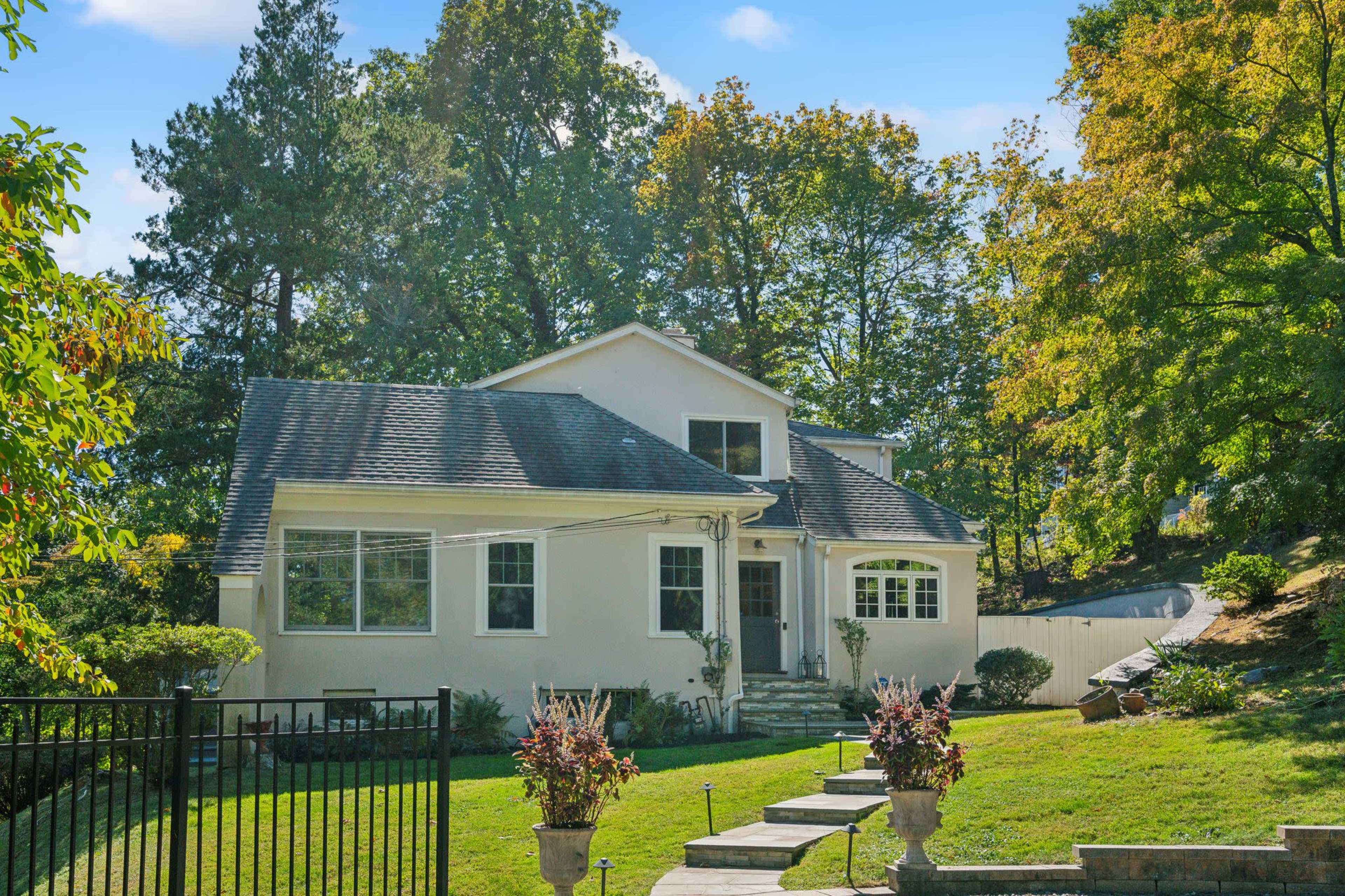 Nyack Hillside Haven with Hudson River Views Image in Orangetown, Nyack, NY
