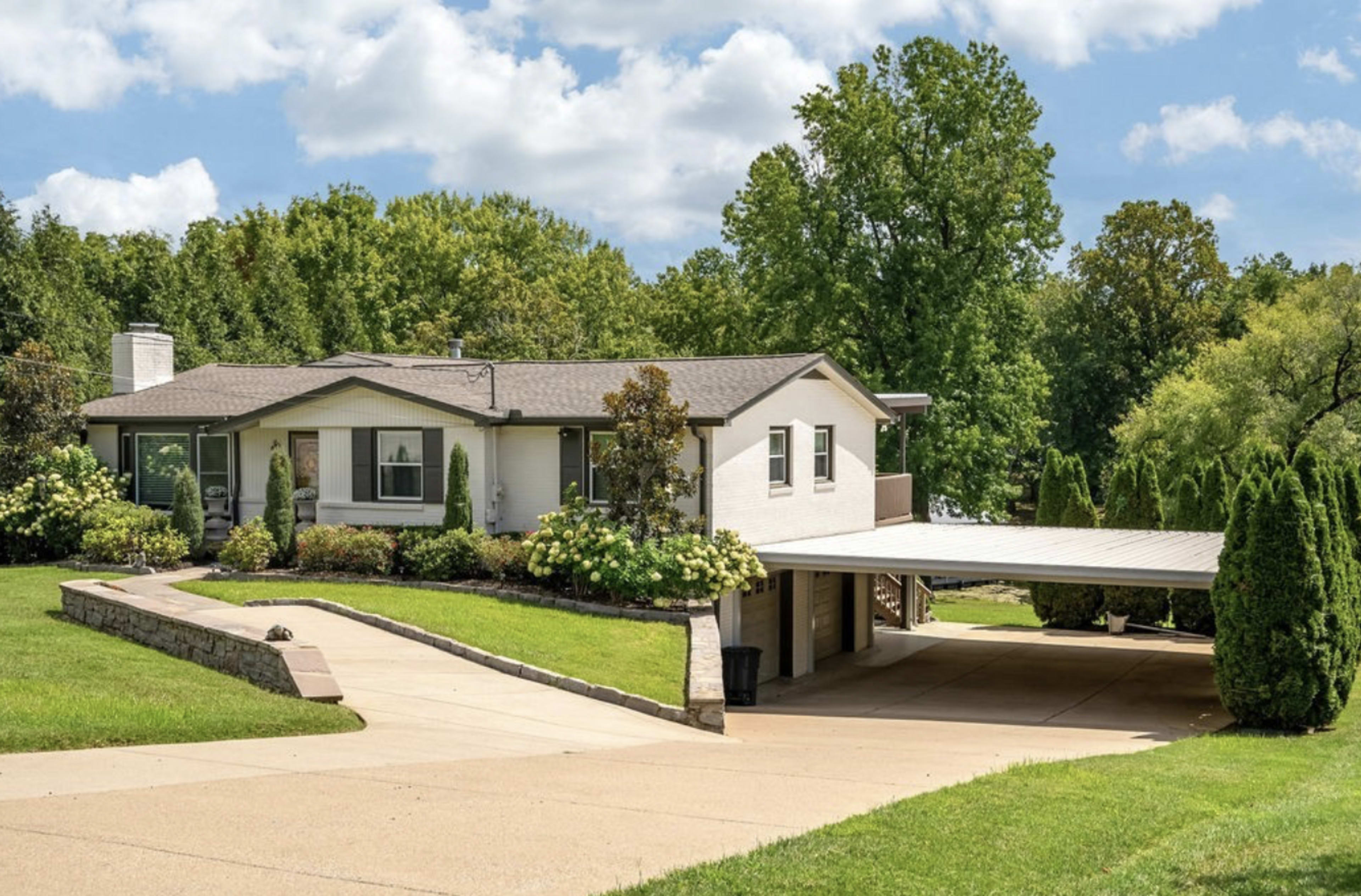 Lakehouse in Hendersonville Image in Hendersonville, Hendersonville, TN