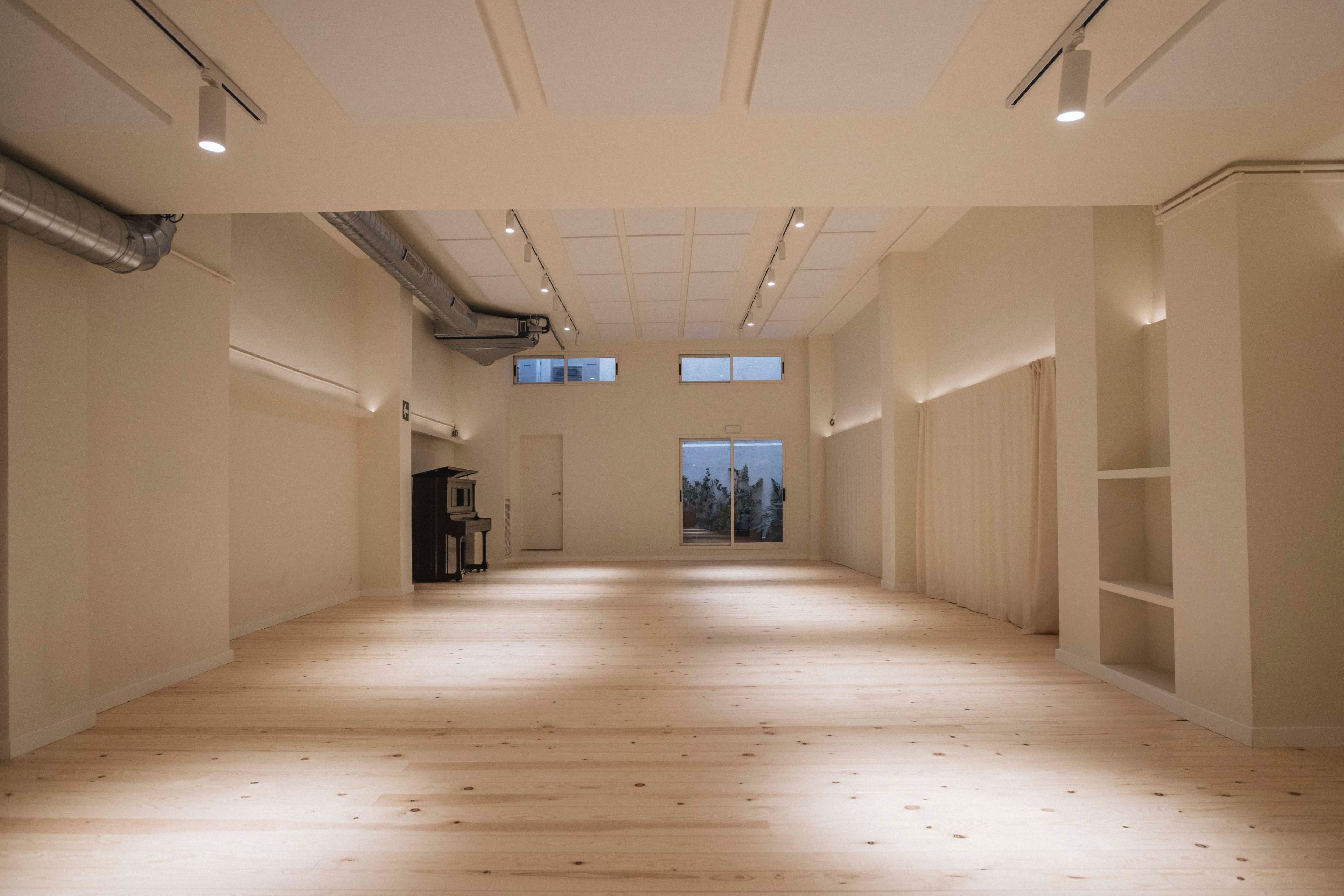 Estudio Luminoso en Eixample para Preproducciones, Ensayos, Vestuario y maquillaje, Workshops, Conferencias... Image in Fort Pienc, barcelona, B