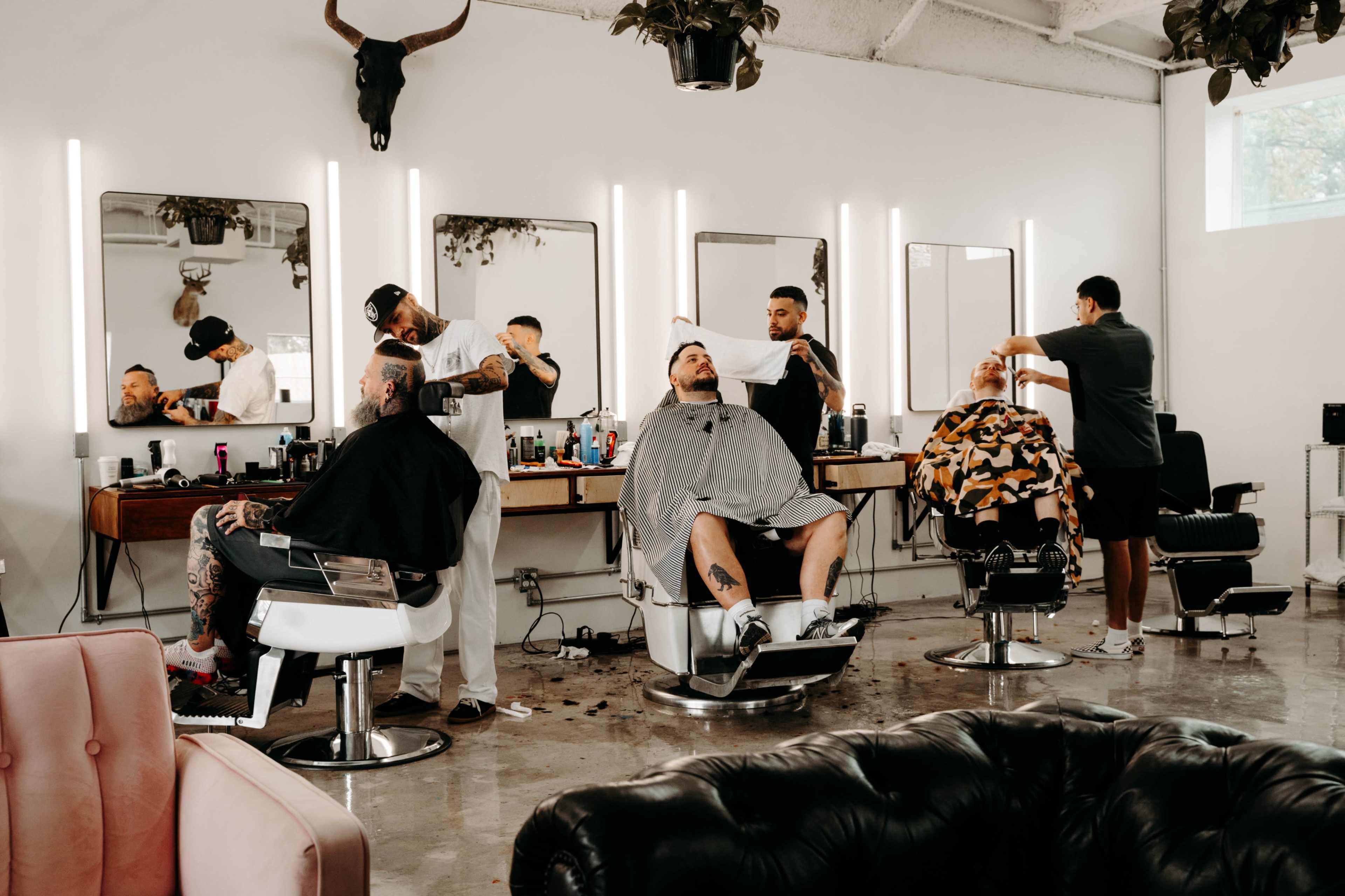 Modern barber shop with a downtown view and great lighting Image in Greater Eastwood, Houston, TX