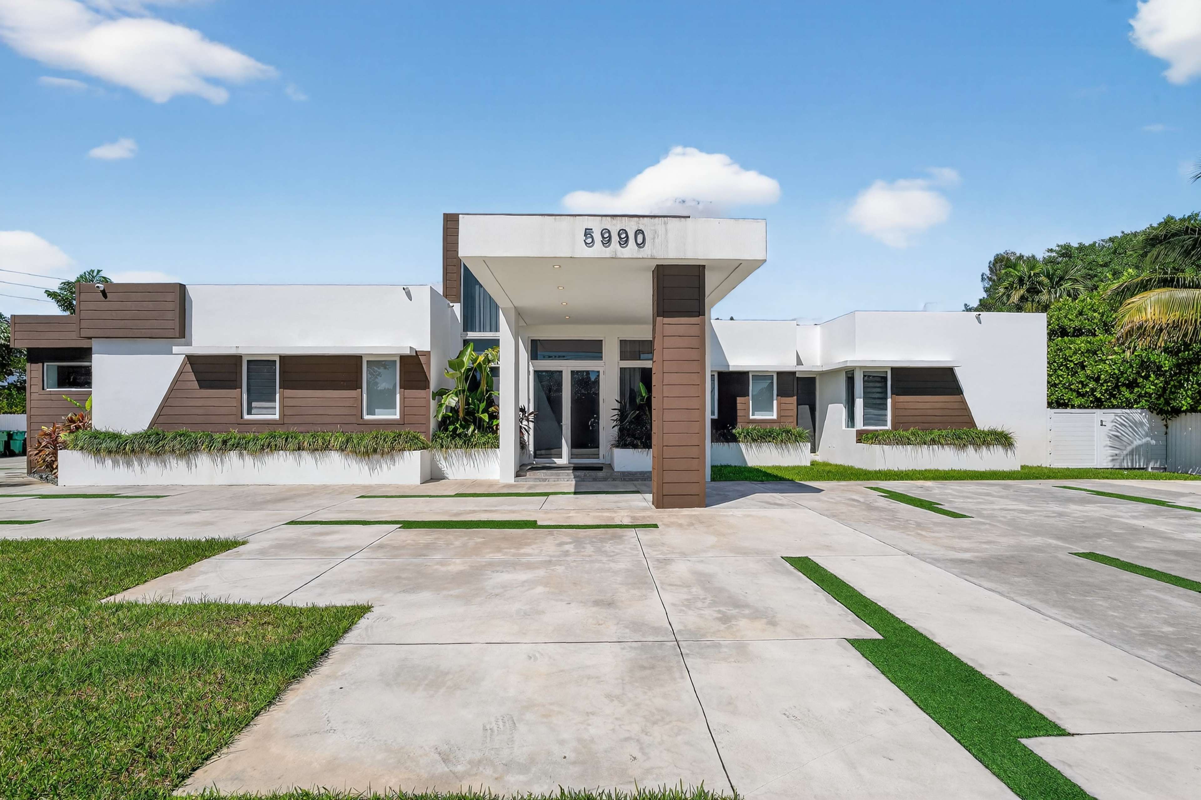 Miami Mansion with Industry Level Recording Studio Image in Sunset, Miami, FL