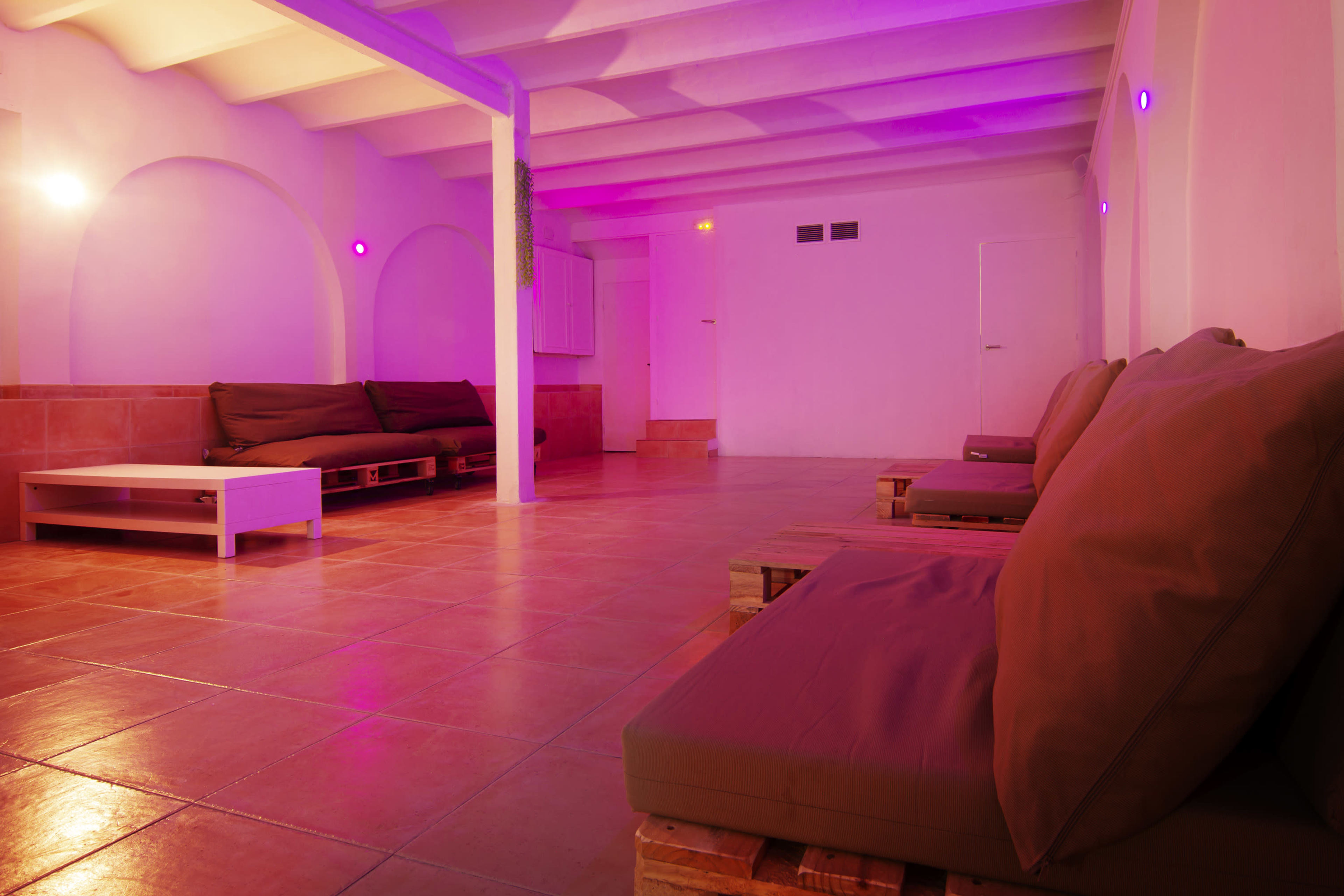 Sala Bar para todo tipo de eventos bien comunicado en hospitalet. Imagen en , hospitalet, B
