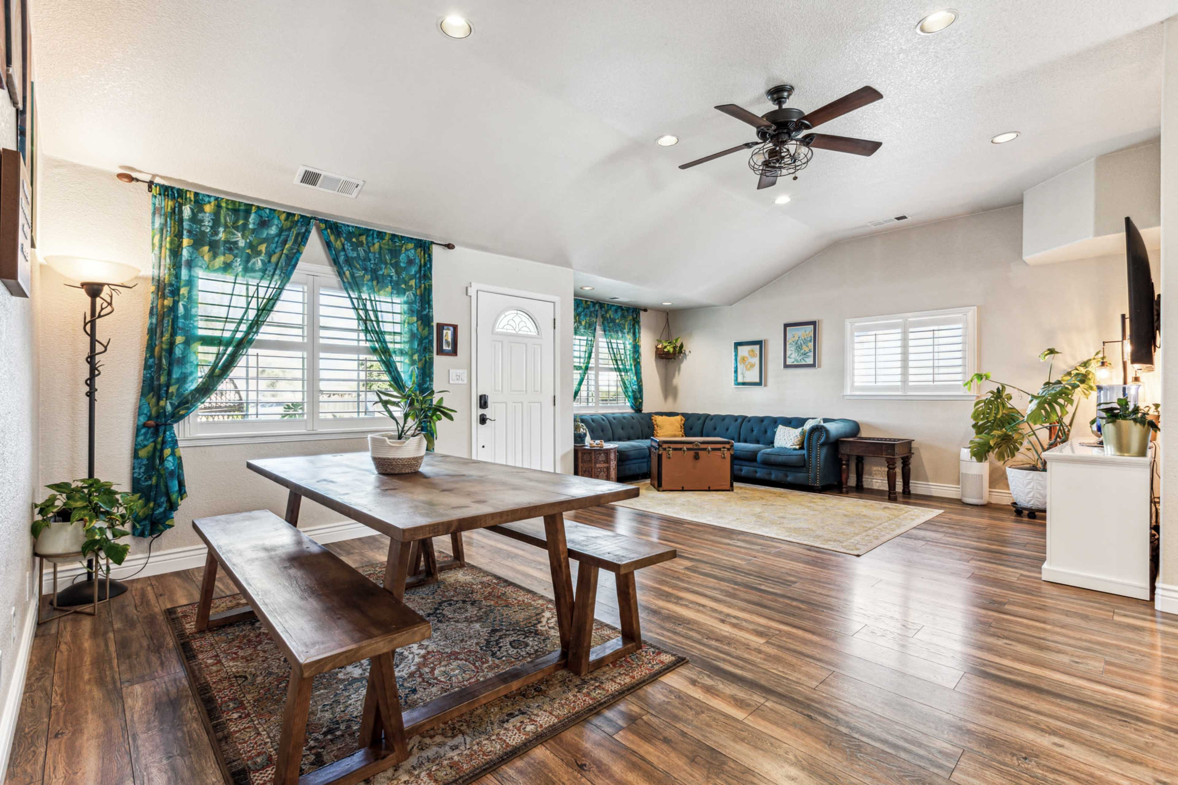 ¤ Old Folsom 5 Bedroom La Boheme Artist Retreat + Landscaped Yard ¤ Image in Park, Folsom, CA