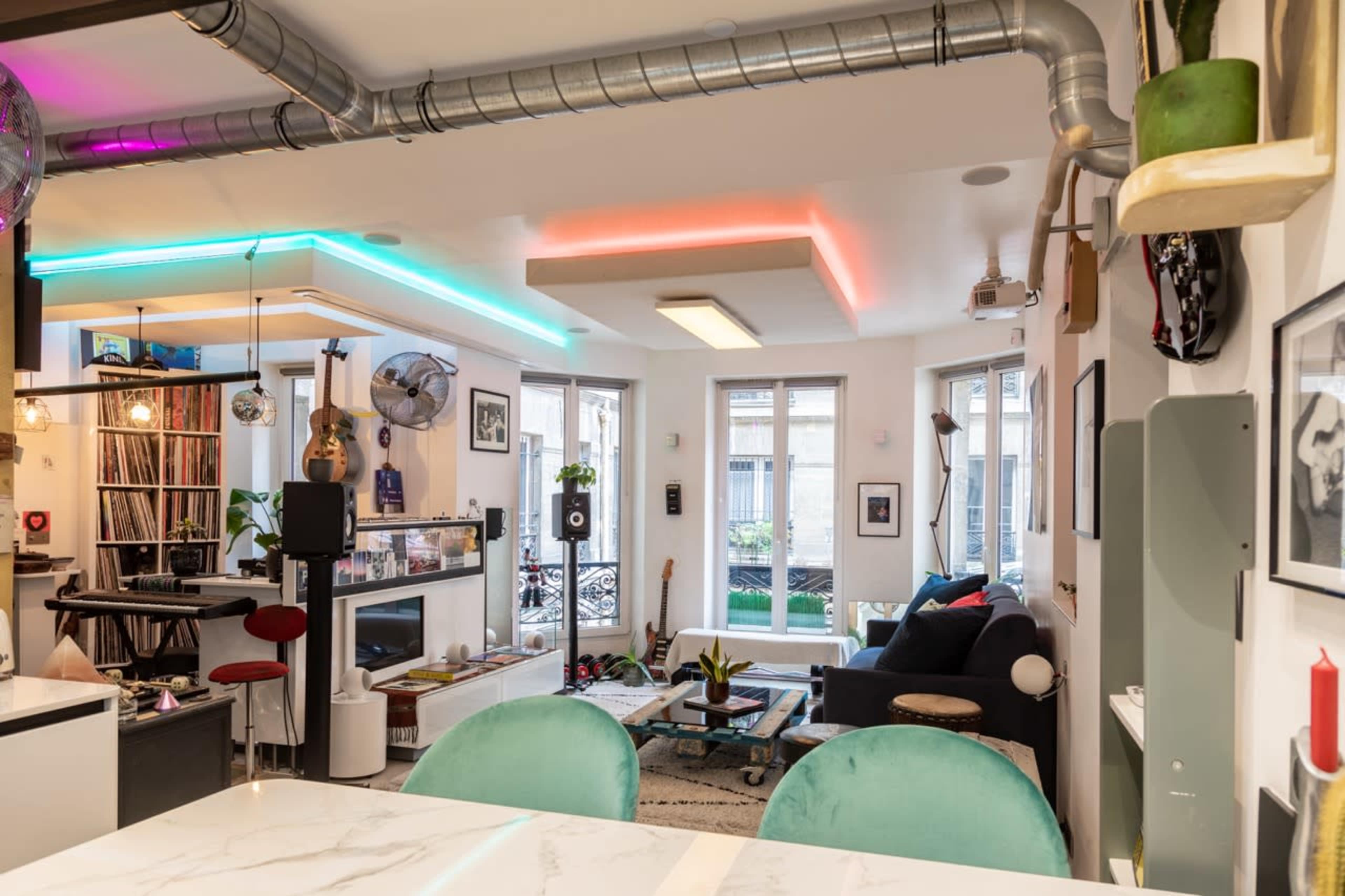 Refuge artistique & studio créatif immersif — Musique, image & production — Paris 10 Image in Porte-Saint-Martin, Paris
