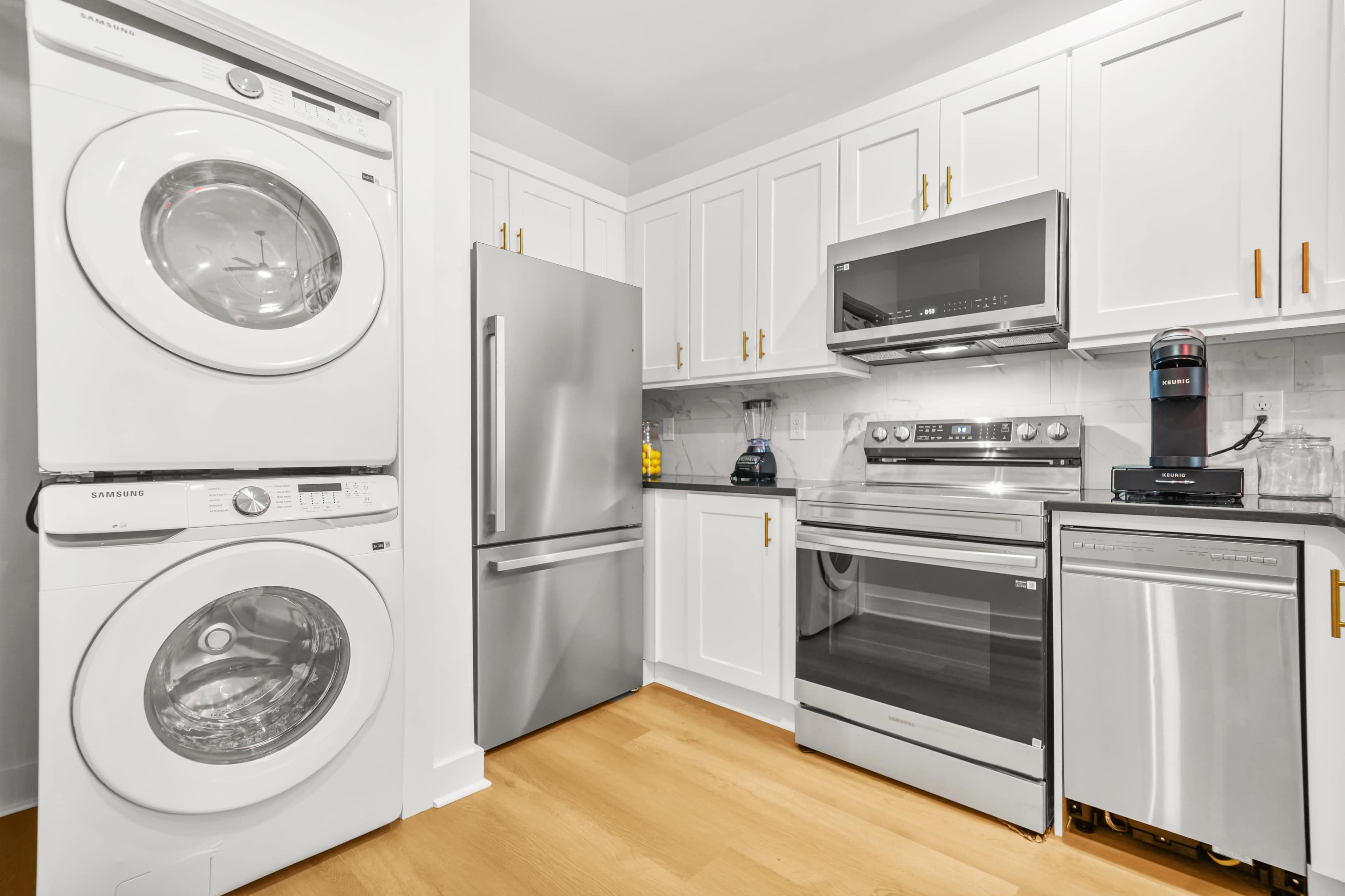 Bold, Modern Micro Home Near ATL Airport – Ideal for Photo Shoots, Film Projects, & Content Creation Image in Union City, Union City, GA