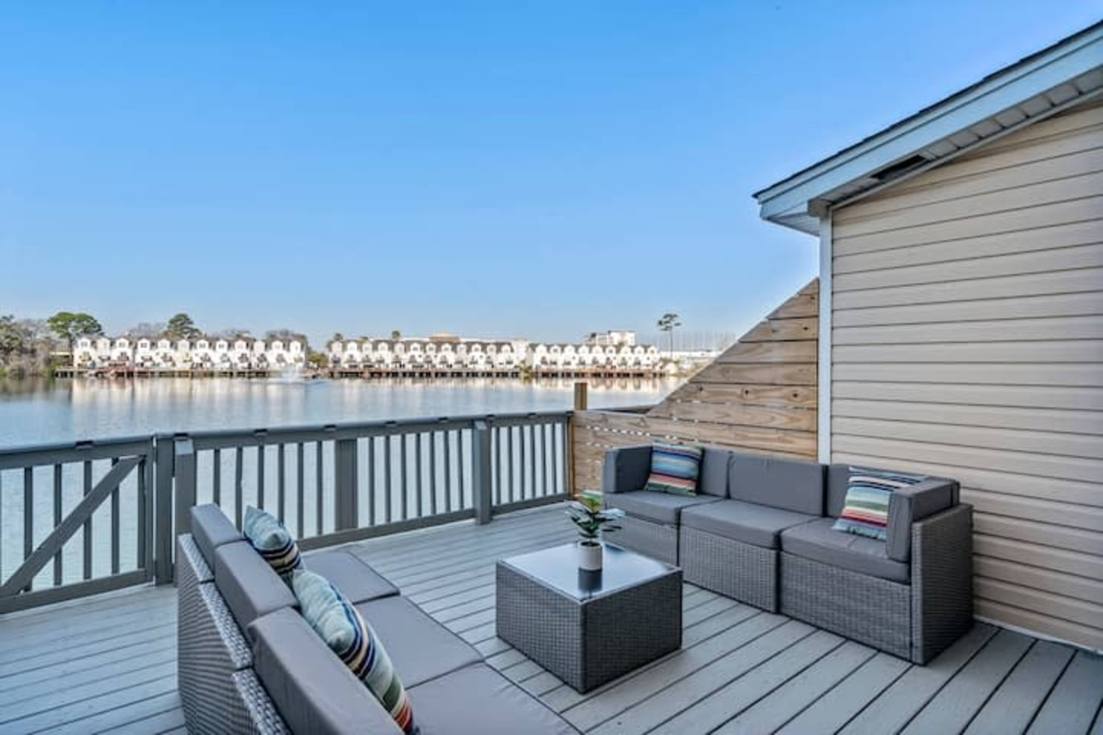 Stylish Comfort Waterfront Oasis - Spacious Patio with Sunset Views & Natural Light Image in North Charleston, North Charleston, SC