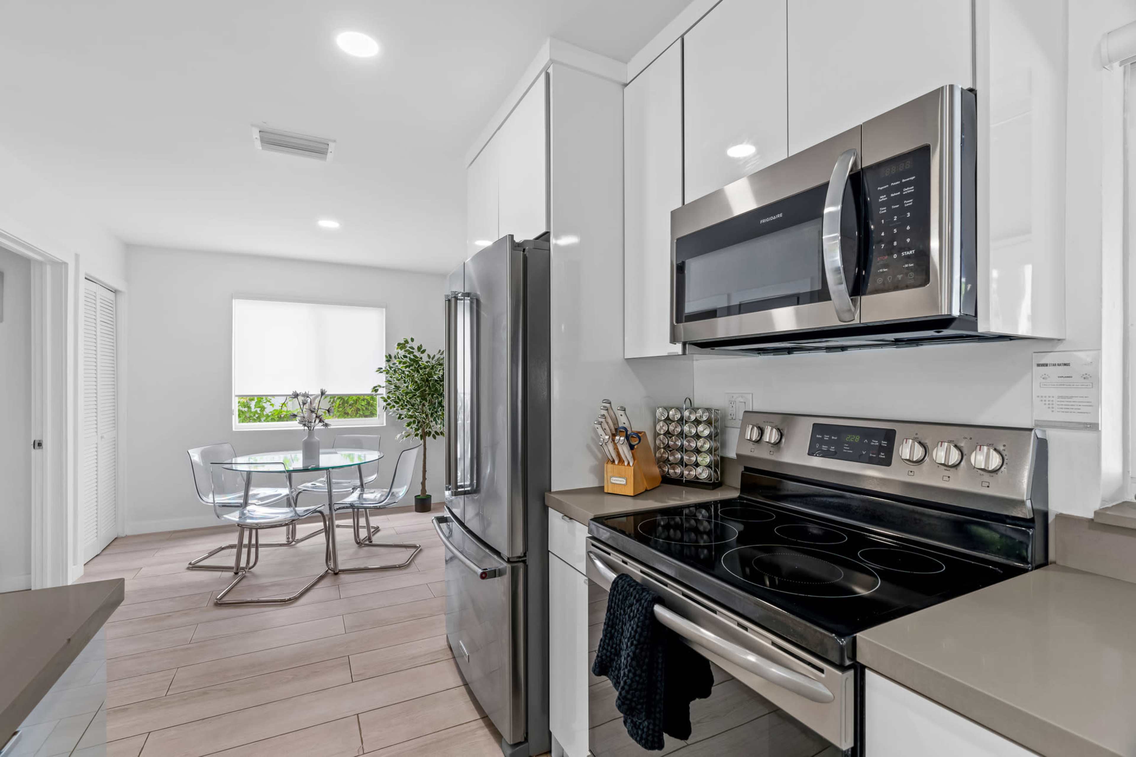 Open Floor Oasis / Huge Backyard - Different photo spaces Image in Hollywood Hills, Hollywood, FL
