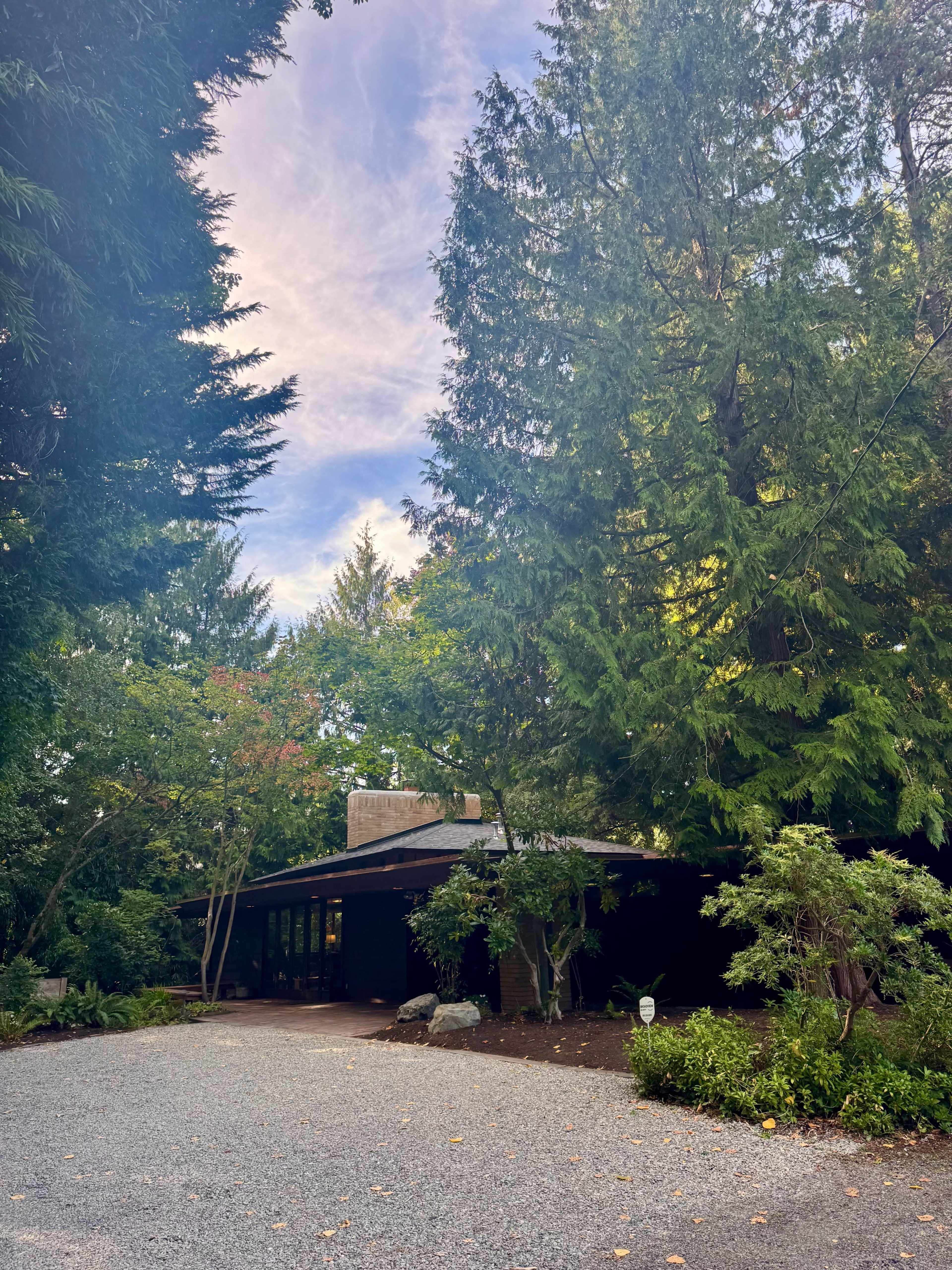 A Mid-Century Modern Jewel Image in Lake City, Seattle, WA