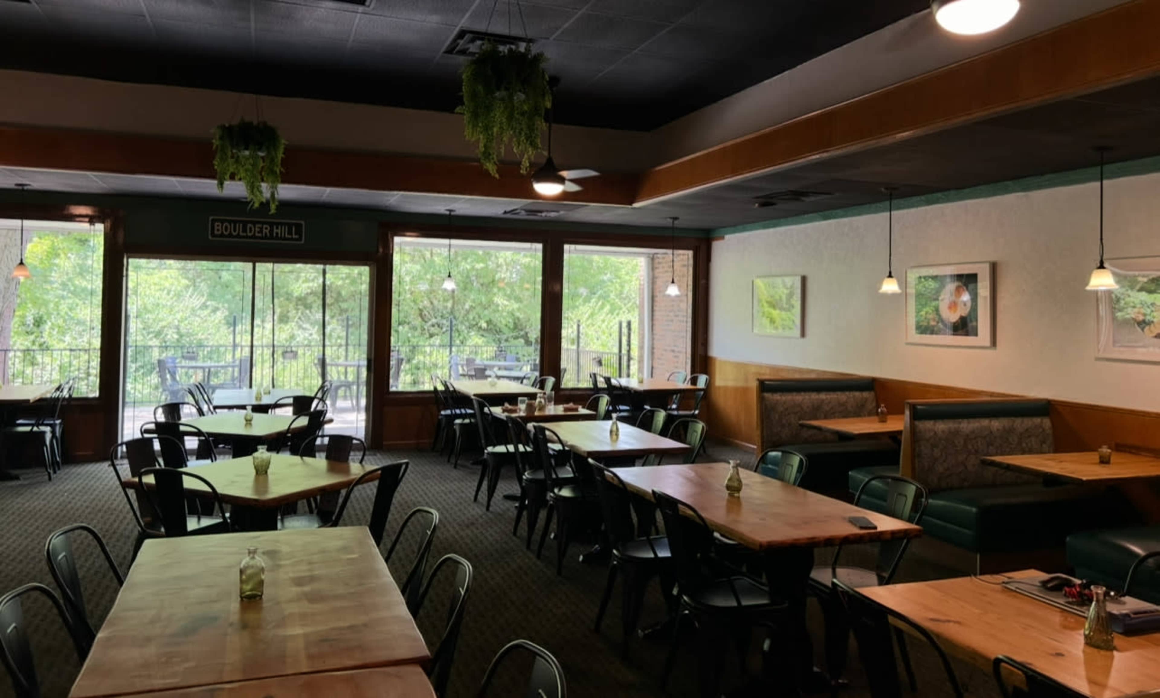 Traditional Cafe Diner with Private Patio Image in Oswego Township, Montgomery, IL