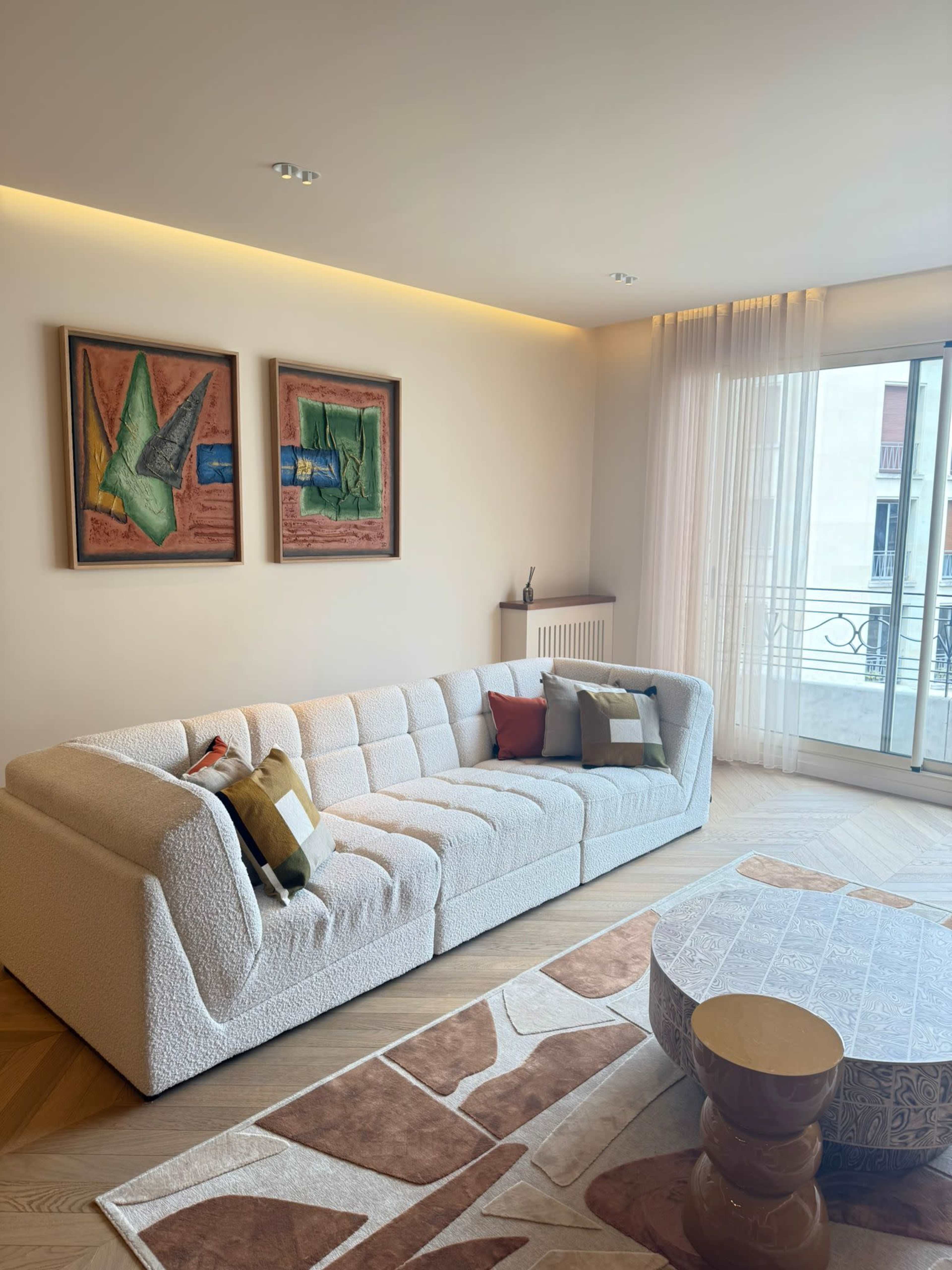 Appartement lumineux en étage élevé avec vue Trocadéro Image in Passy, Paris
