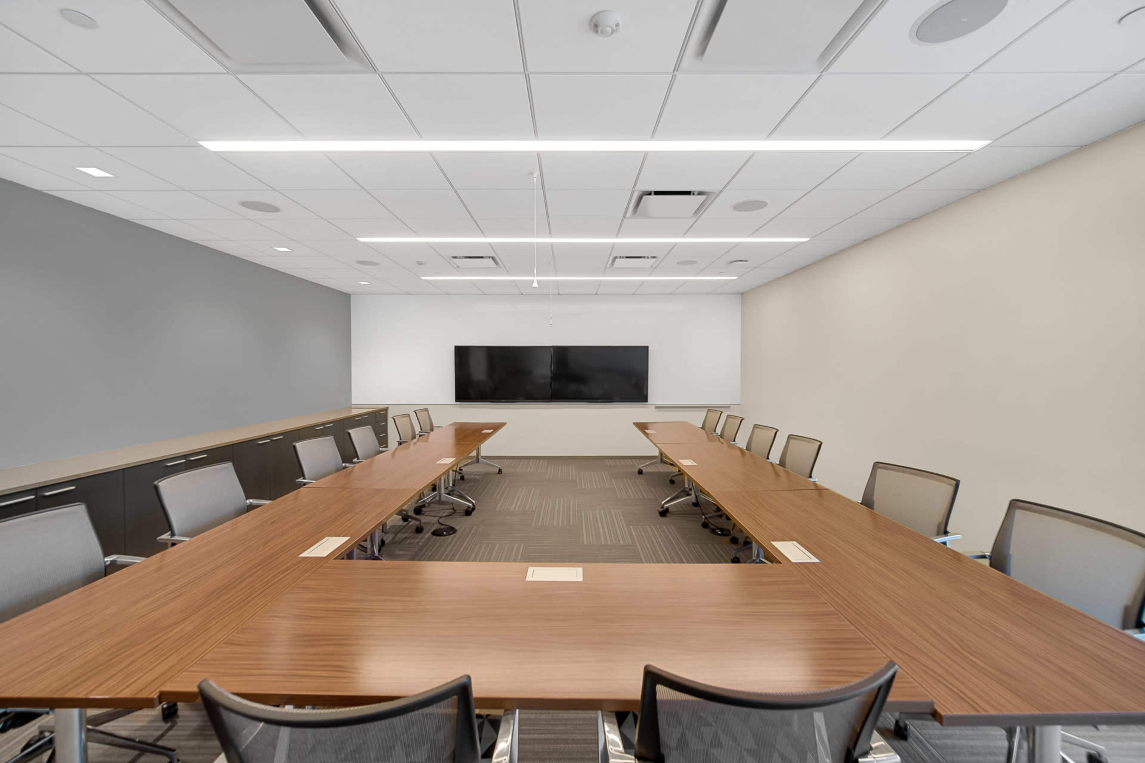 Dynamic Configurable Think Tank Near O'Hare Image in Schaumburg Township, Schaumburg, IL