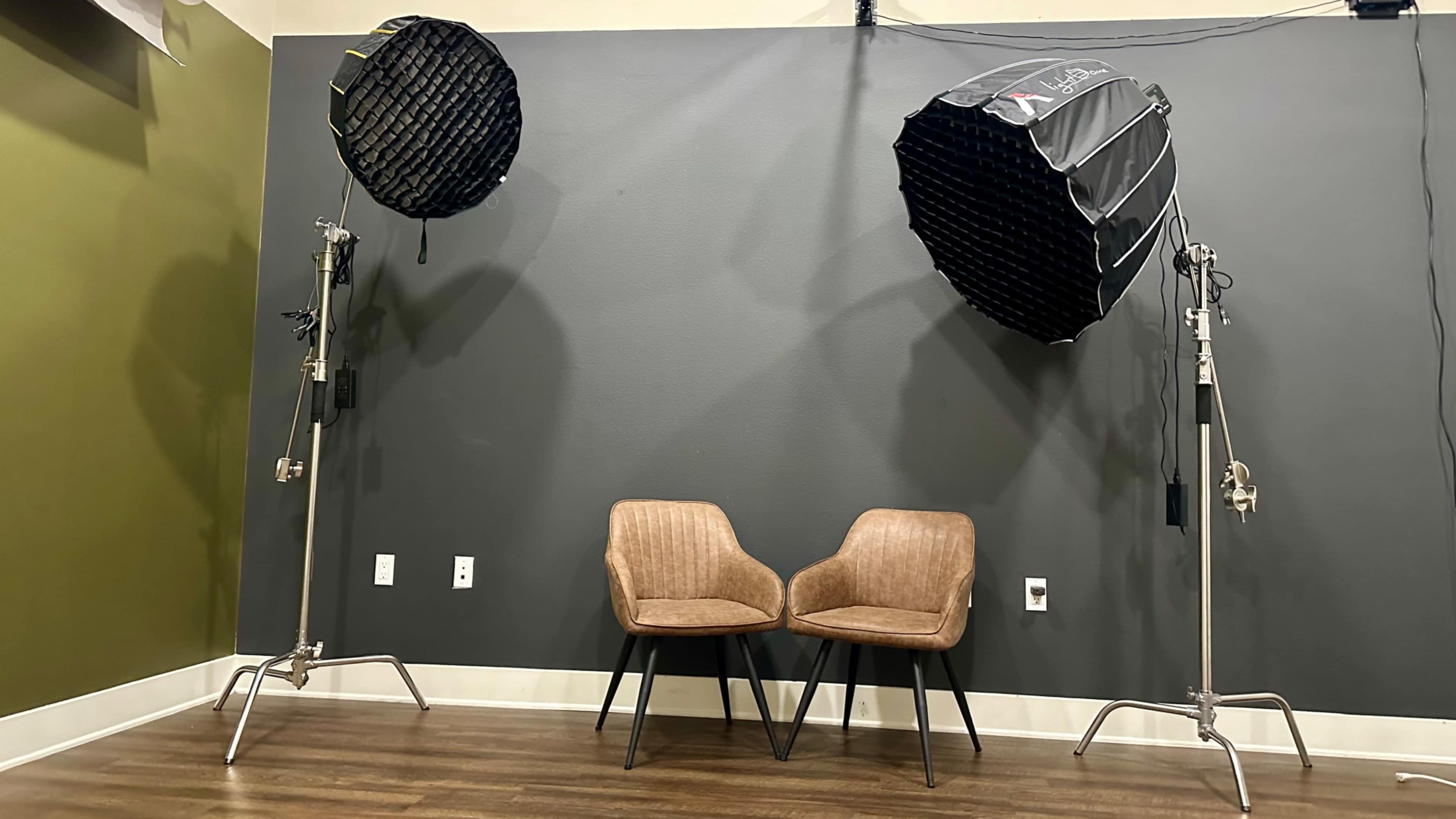 Photography Studio w/Equipment | Camera Rentals | & Photographer Image in Woodland Hills, Los Angeles, CA