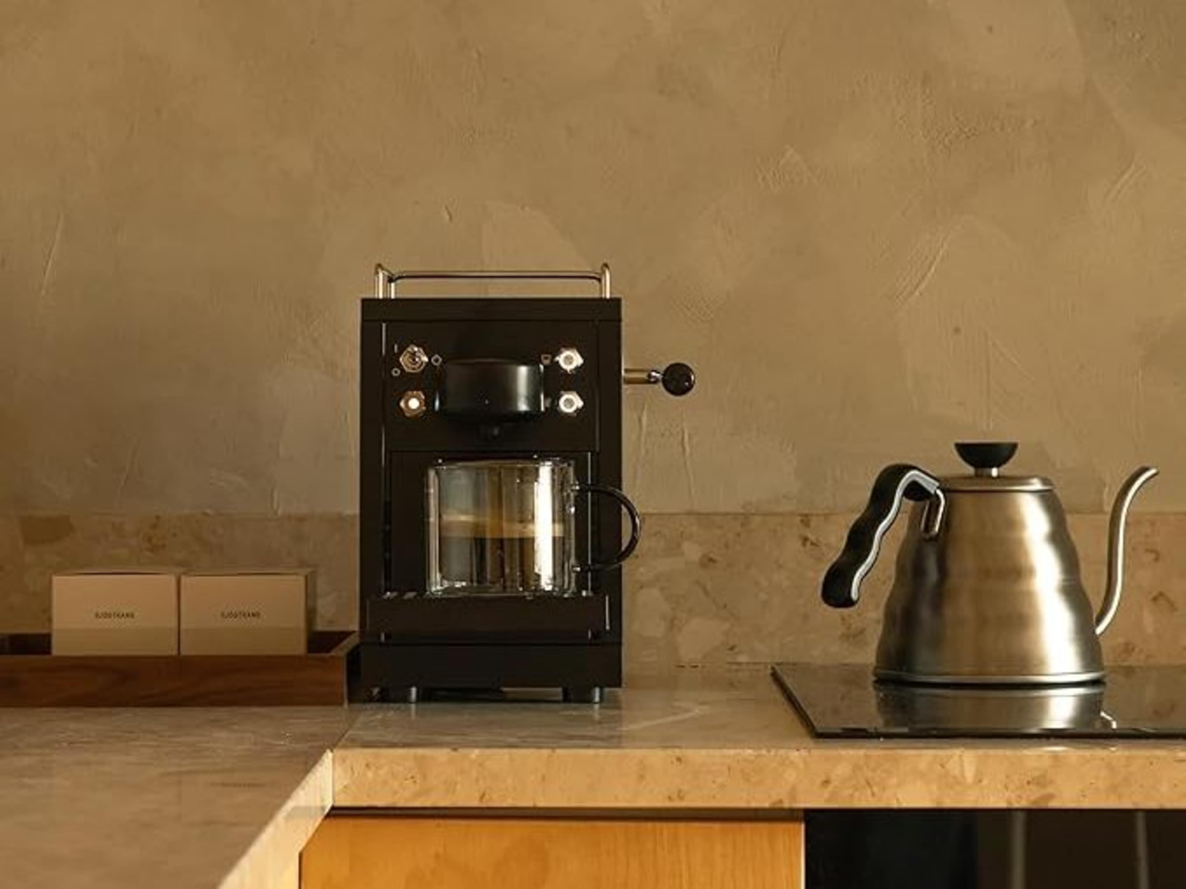 All-day drinks station (coffee, tea & soft drinks)