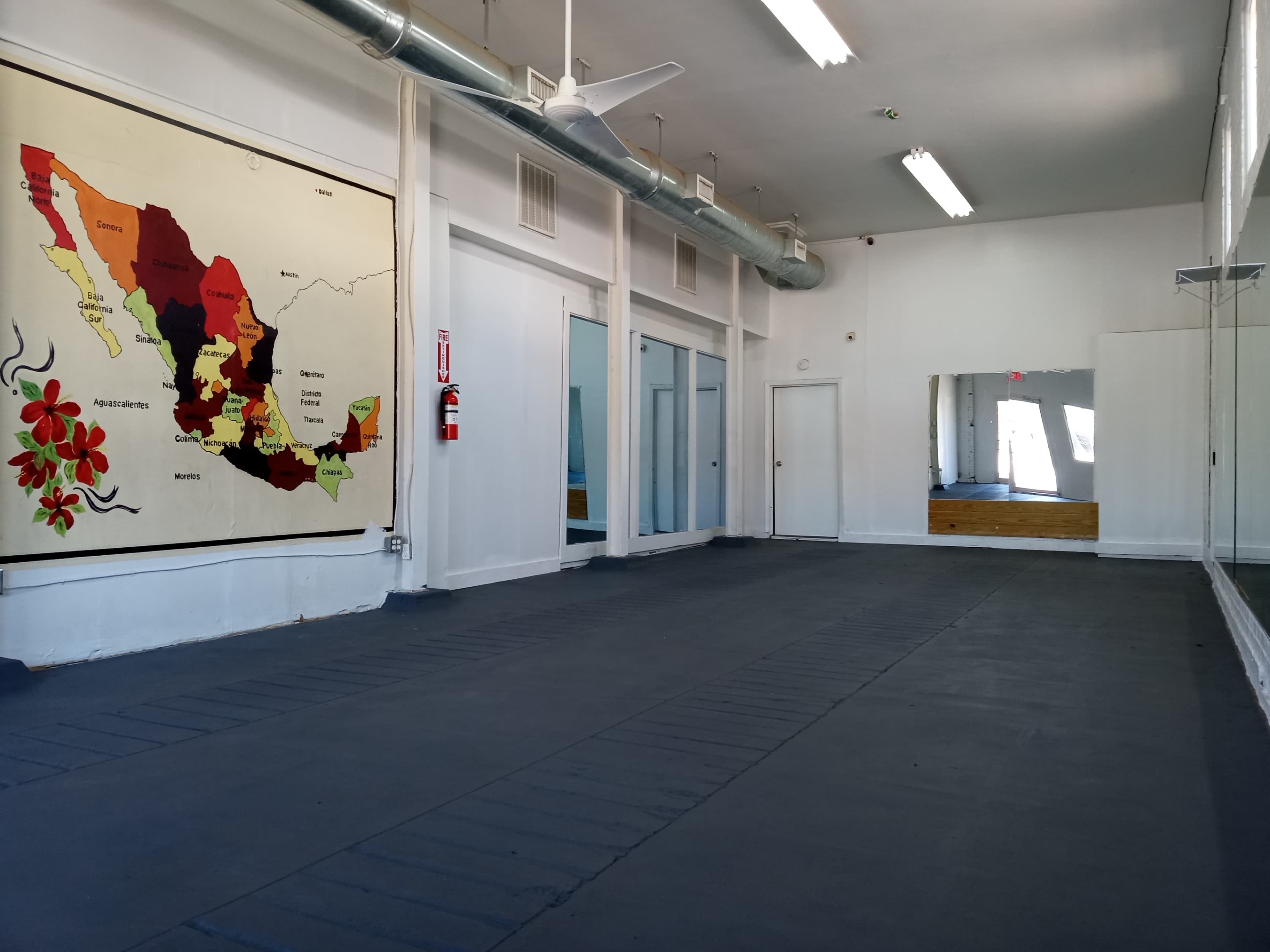 Bright Industrial Studio in Historic Firehouse Near Downtown Dallas Image in Peak's Suburban Addition, Dallas, TX