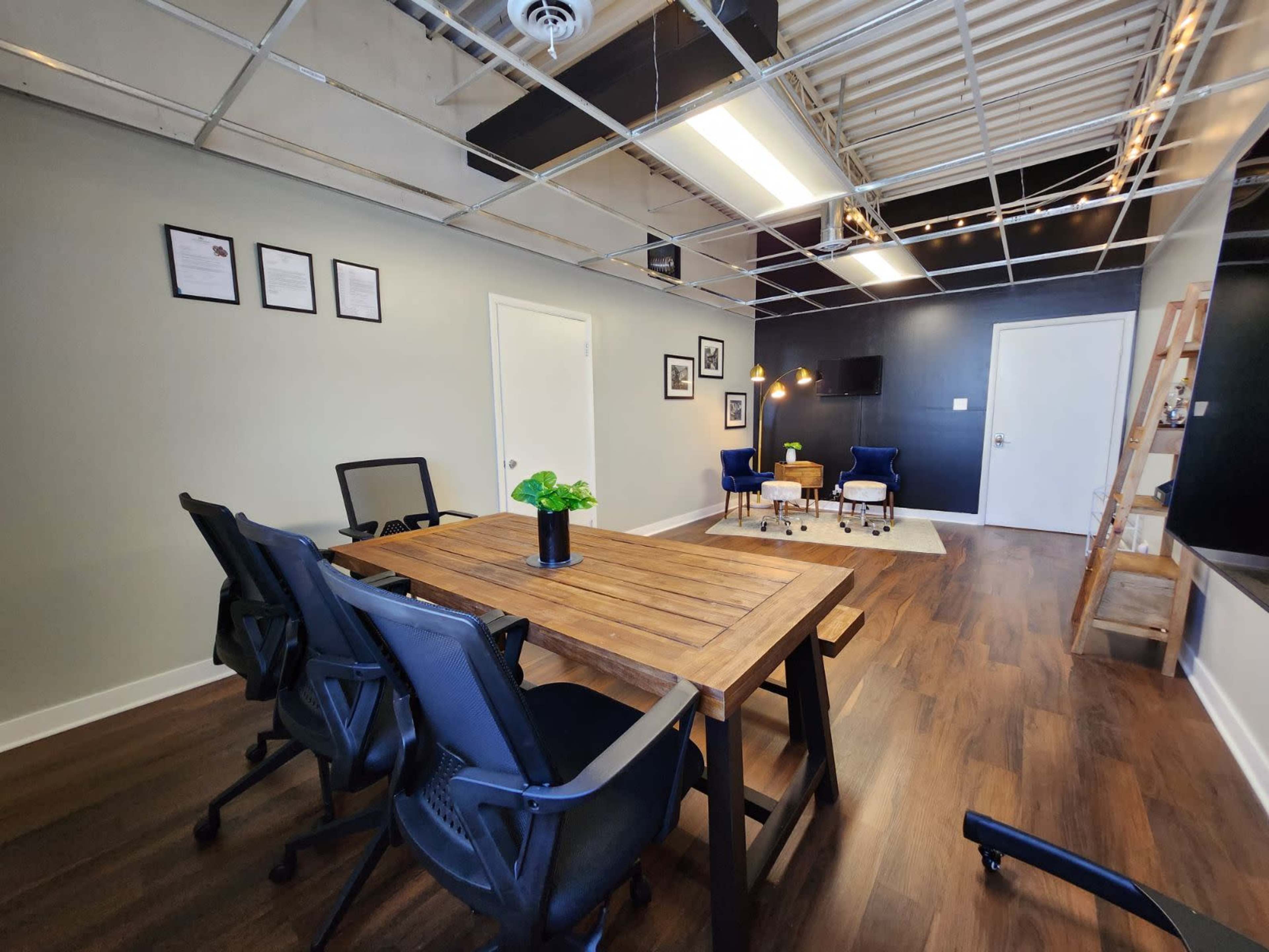 Versatile Office Suite Image in Worth Township, Oak Lawn, IL