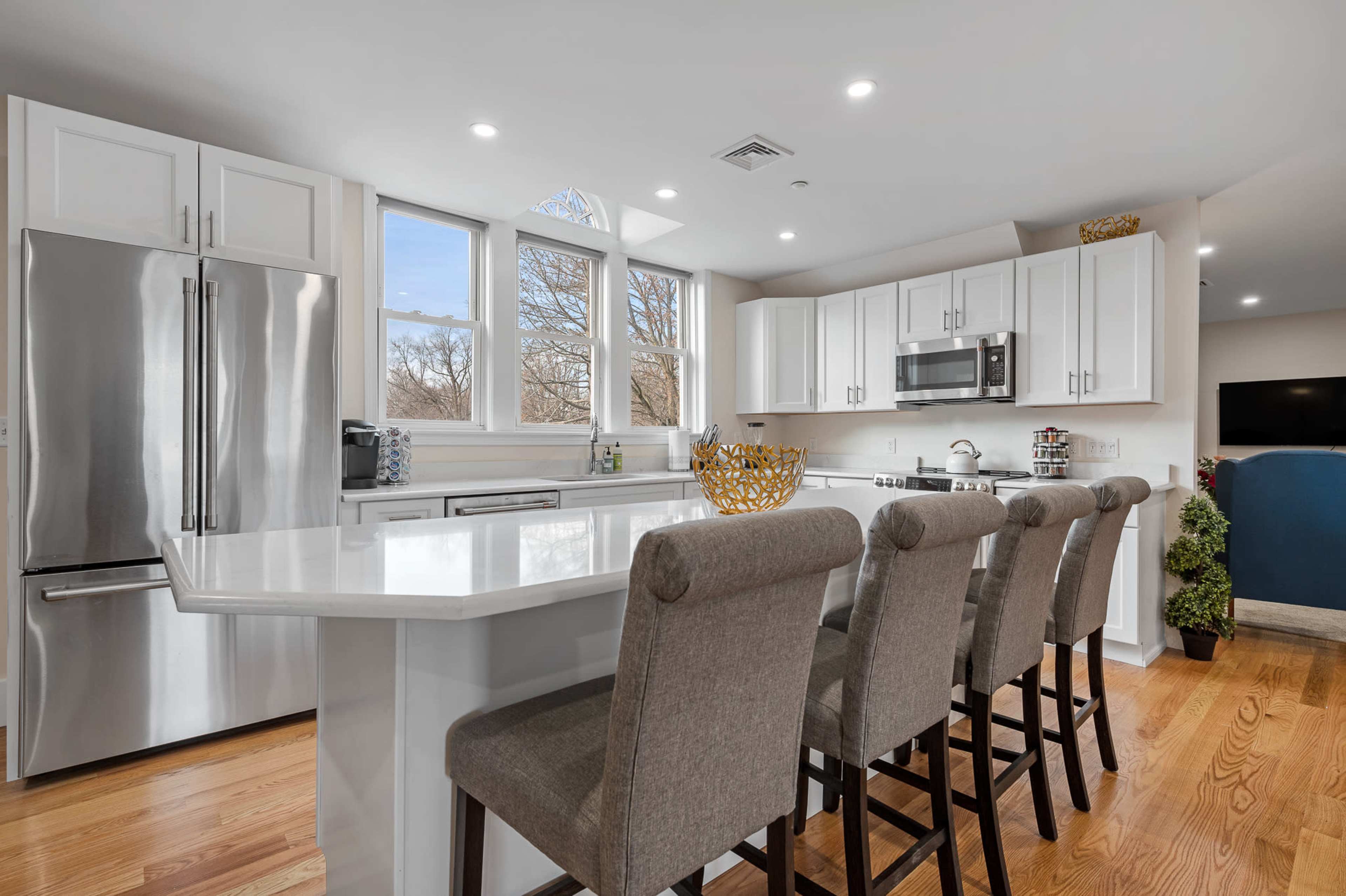 Bright and Spacious Loft Style Modern Apartment Image in Newton Square, Worcester, MA
