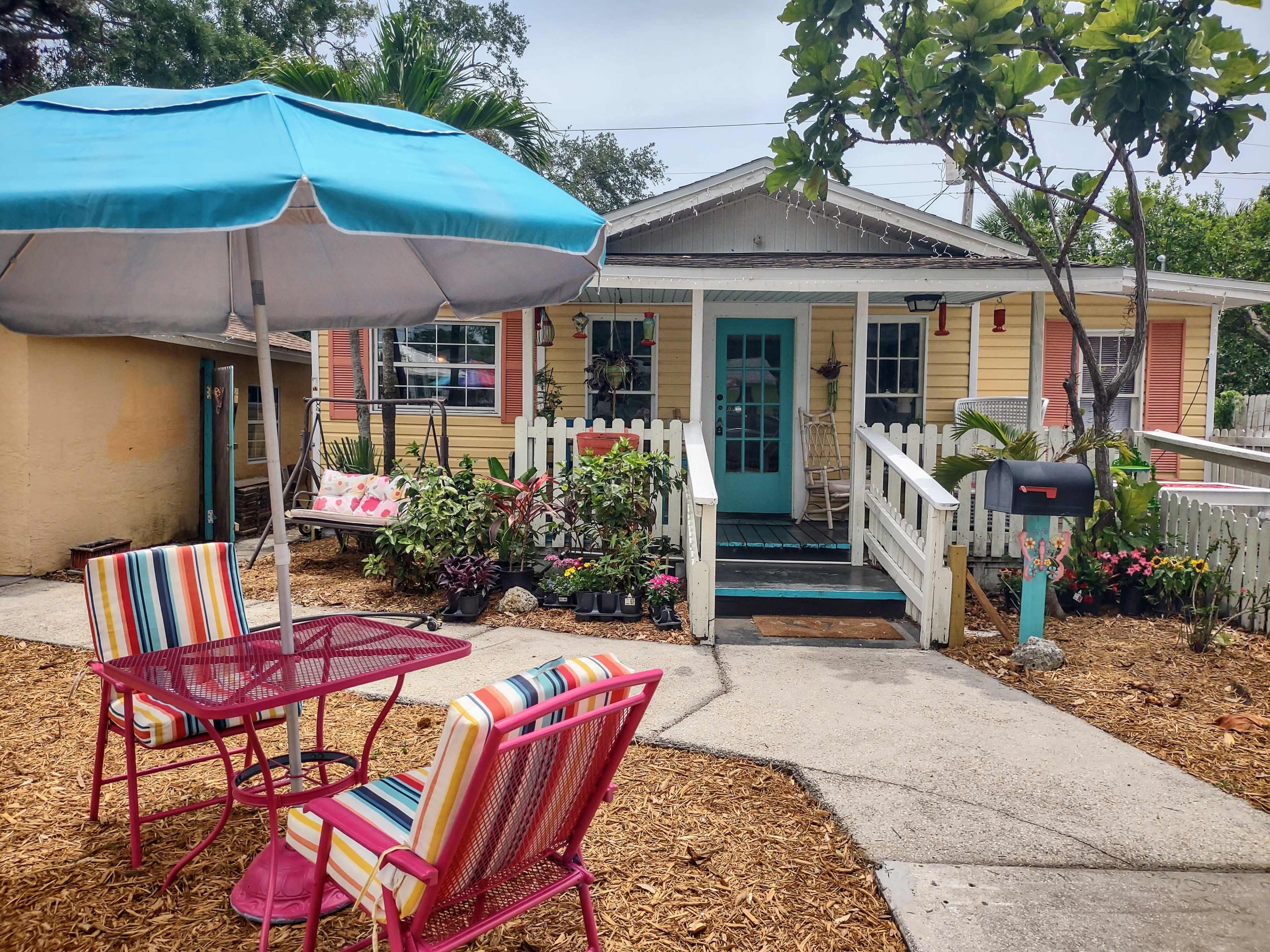 charming, vintage cottage with detached art studio Image in Gulfport, Gulfport, FL