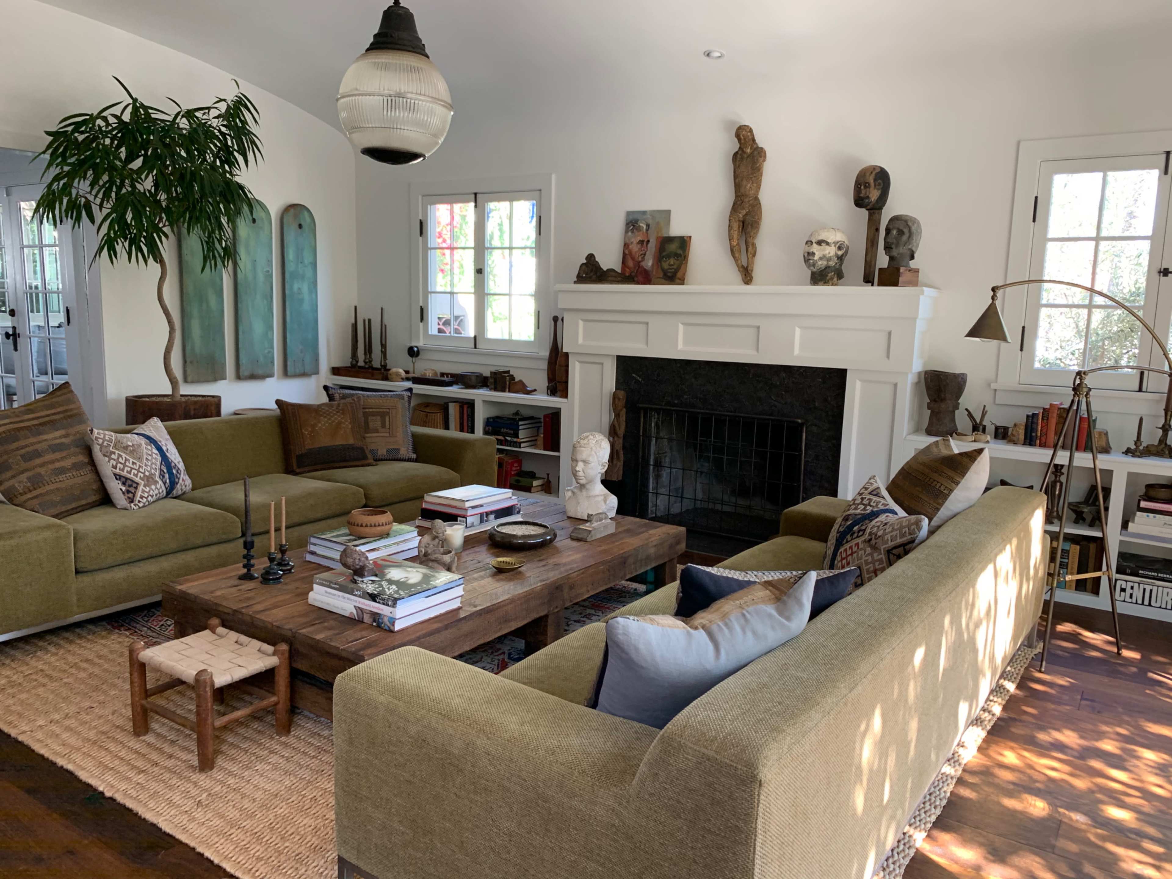 Single family home near residential and commercial areas. Small one-family home. Bright Image in Central LA, Los Angeles, CA