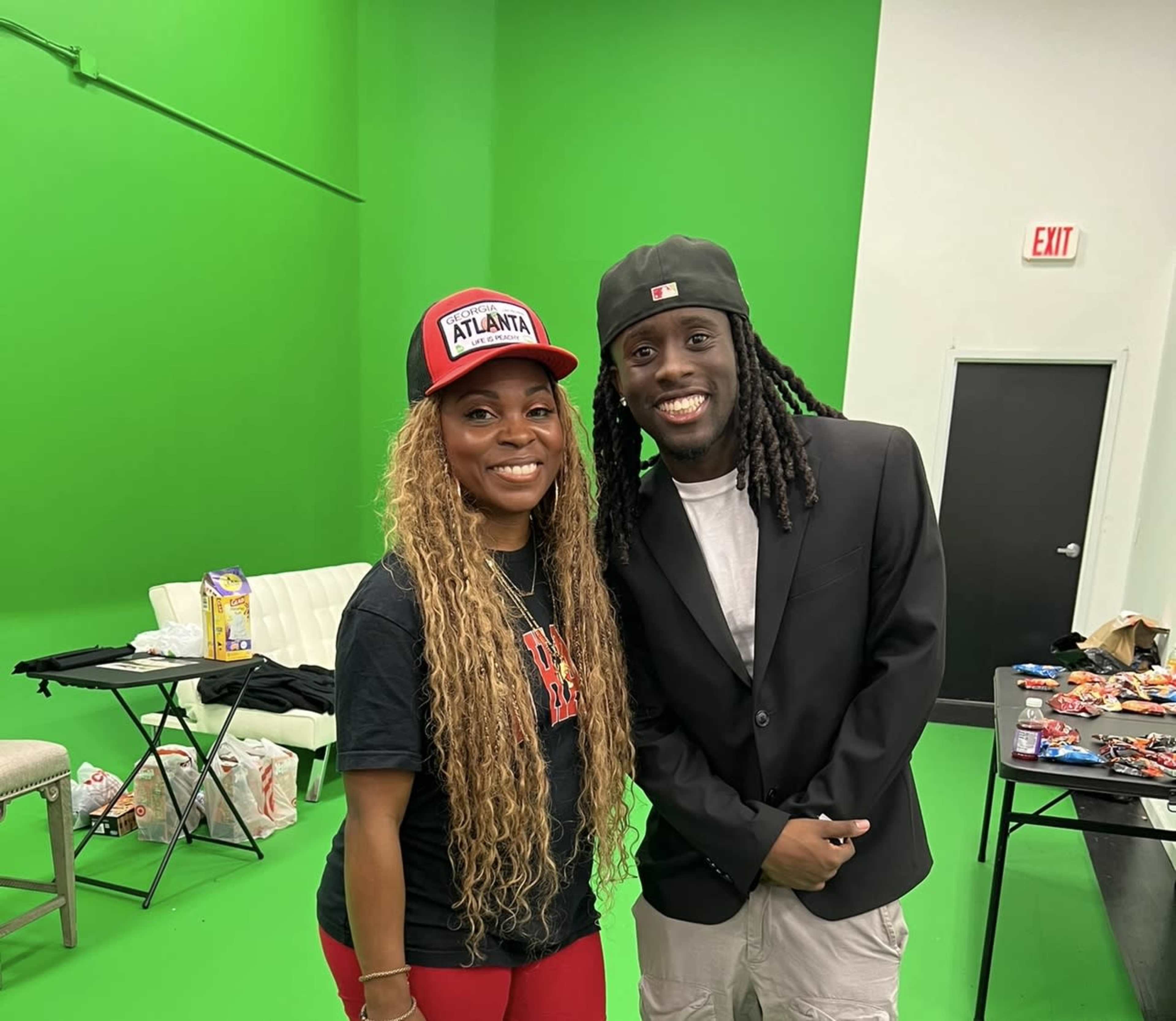ENTIRE 3500 Sq ft Creative Space Green Screen, Black, & White Cyc Walls with Private Dance Studio Image in Atlanta, Atlanta, GA