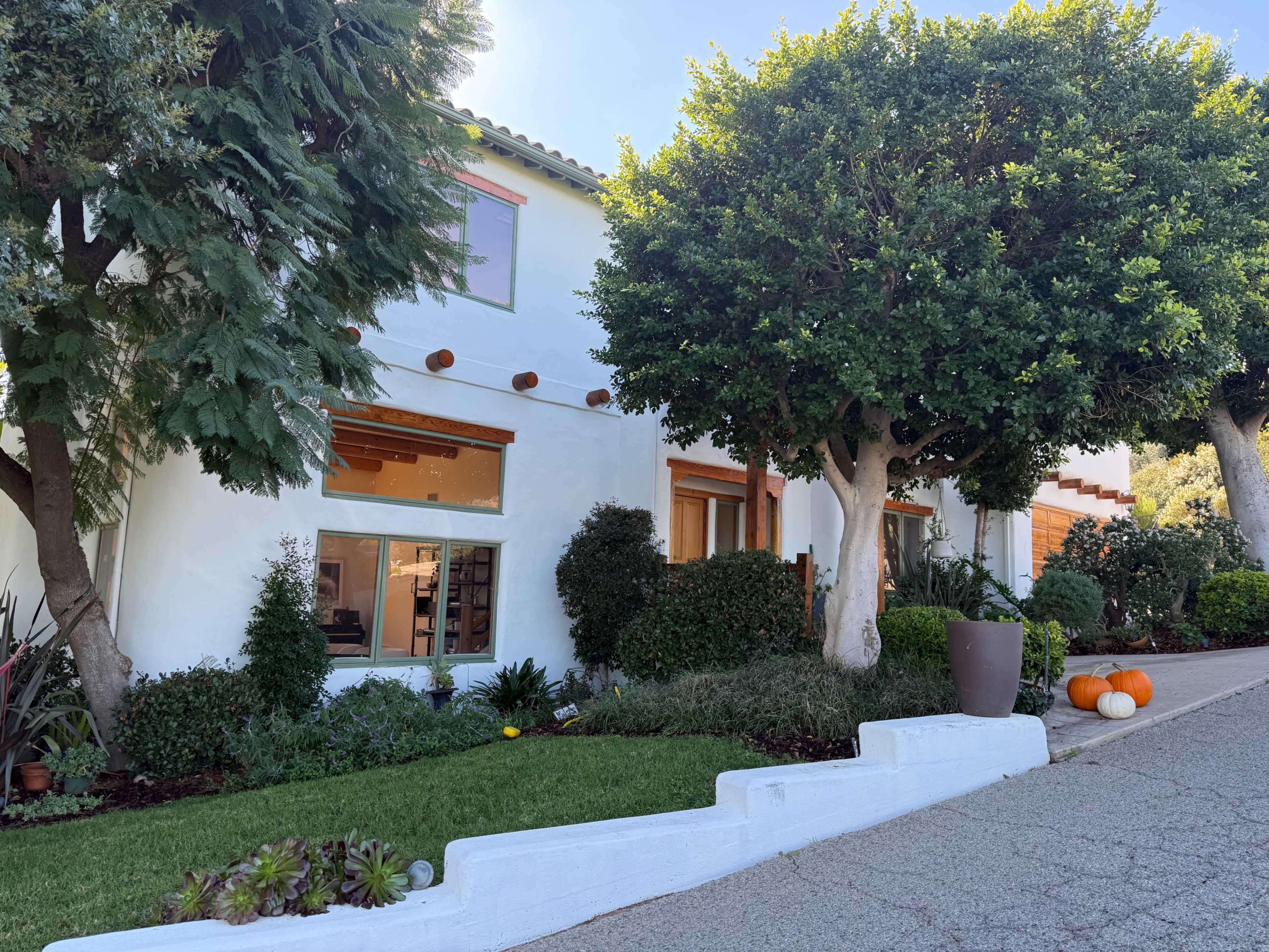 Bright Spanish/Southwestern style home surrounded by Mountain View’s Image in Fernwood, Topanga, CA