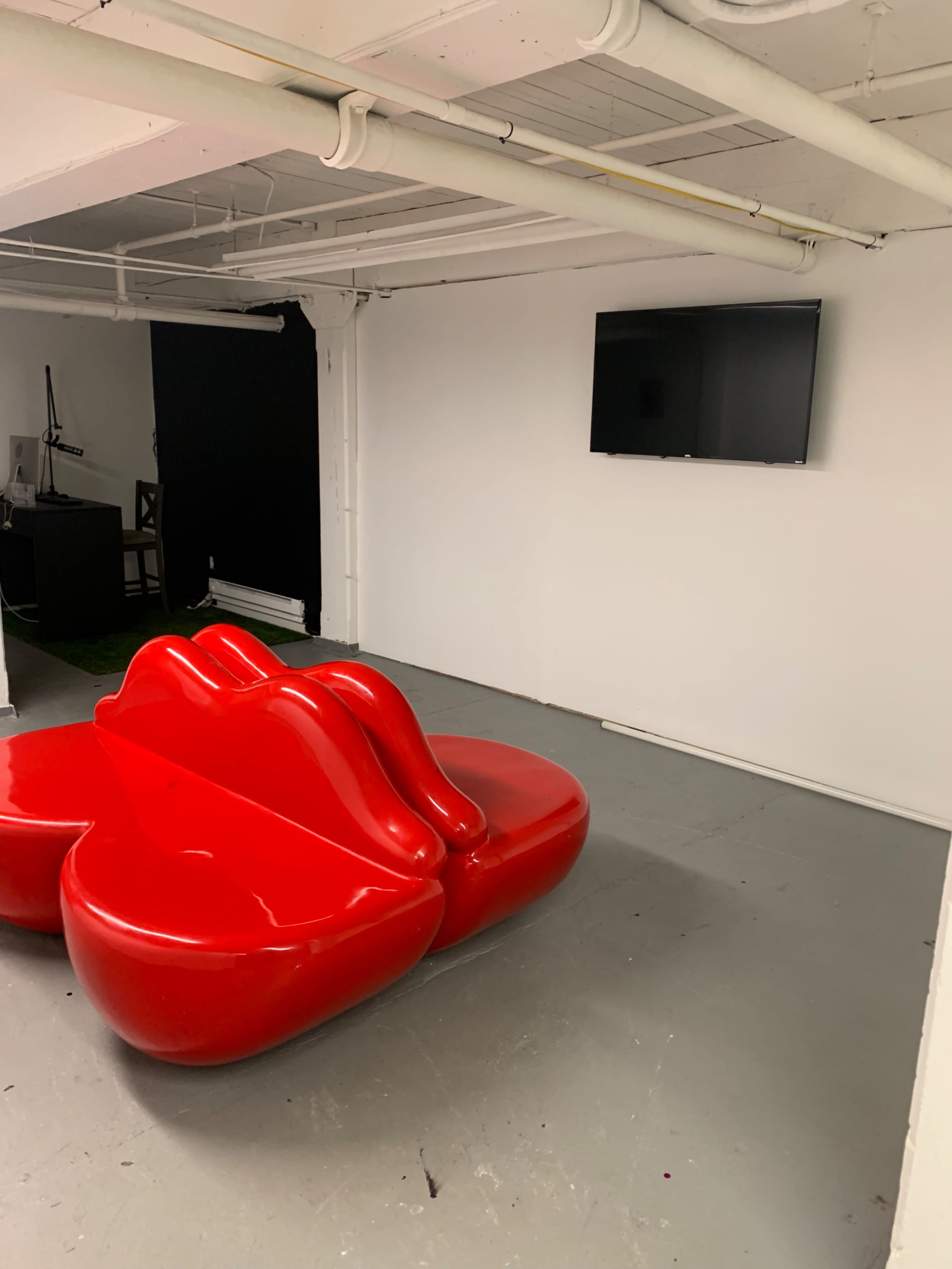 Loft, studio, dance hall kind of space. With much room & everything in it is interchangeable for your own preference & can also be taken out if needed completely empty Image in East End, Bridgeport, CT