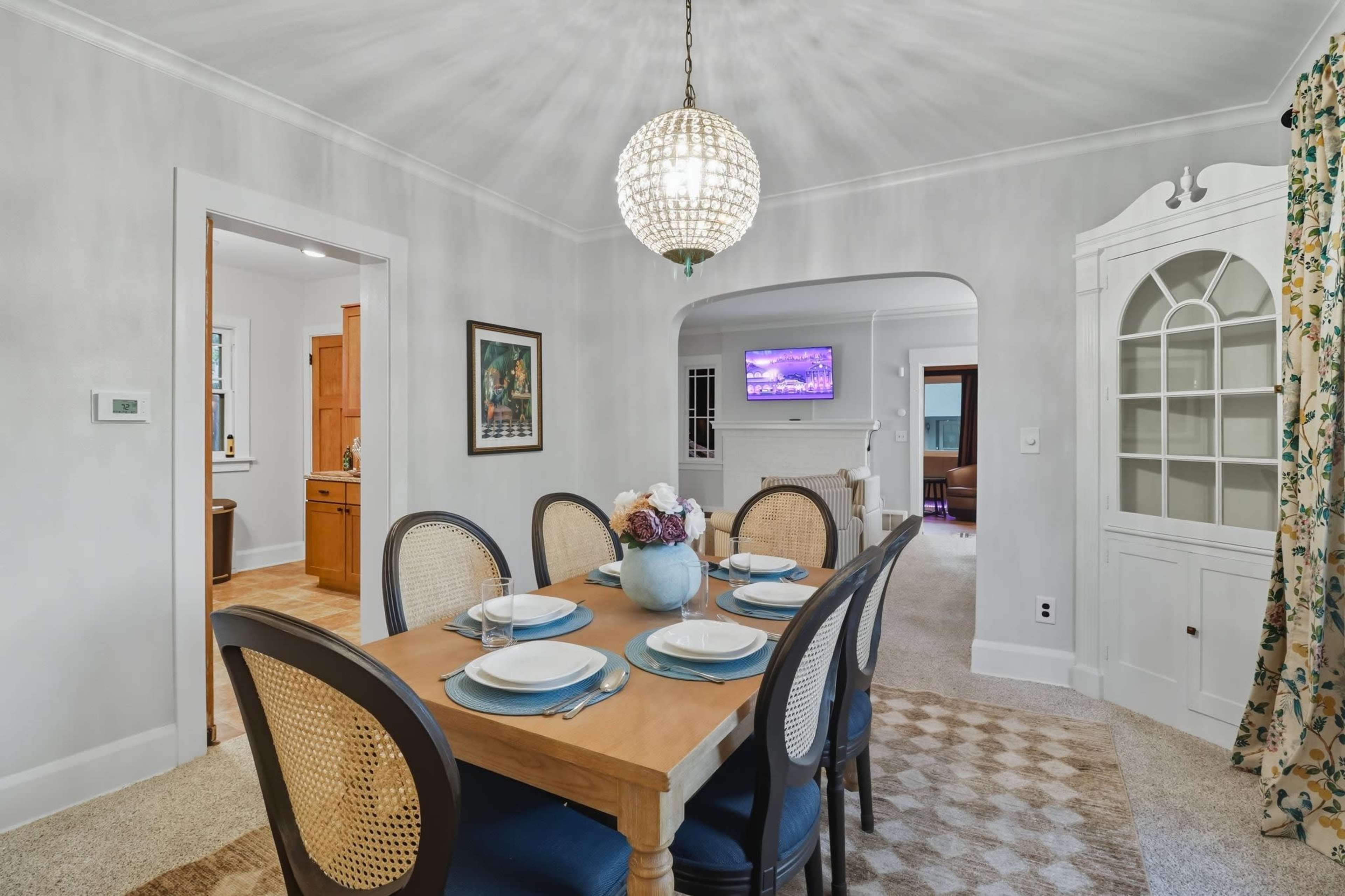 1920s Craftsman Cottage in Quiet Neighborhood Image in Rockford Township, Rockford, IL