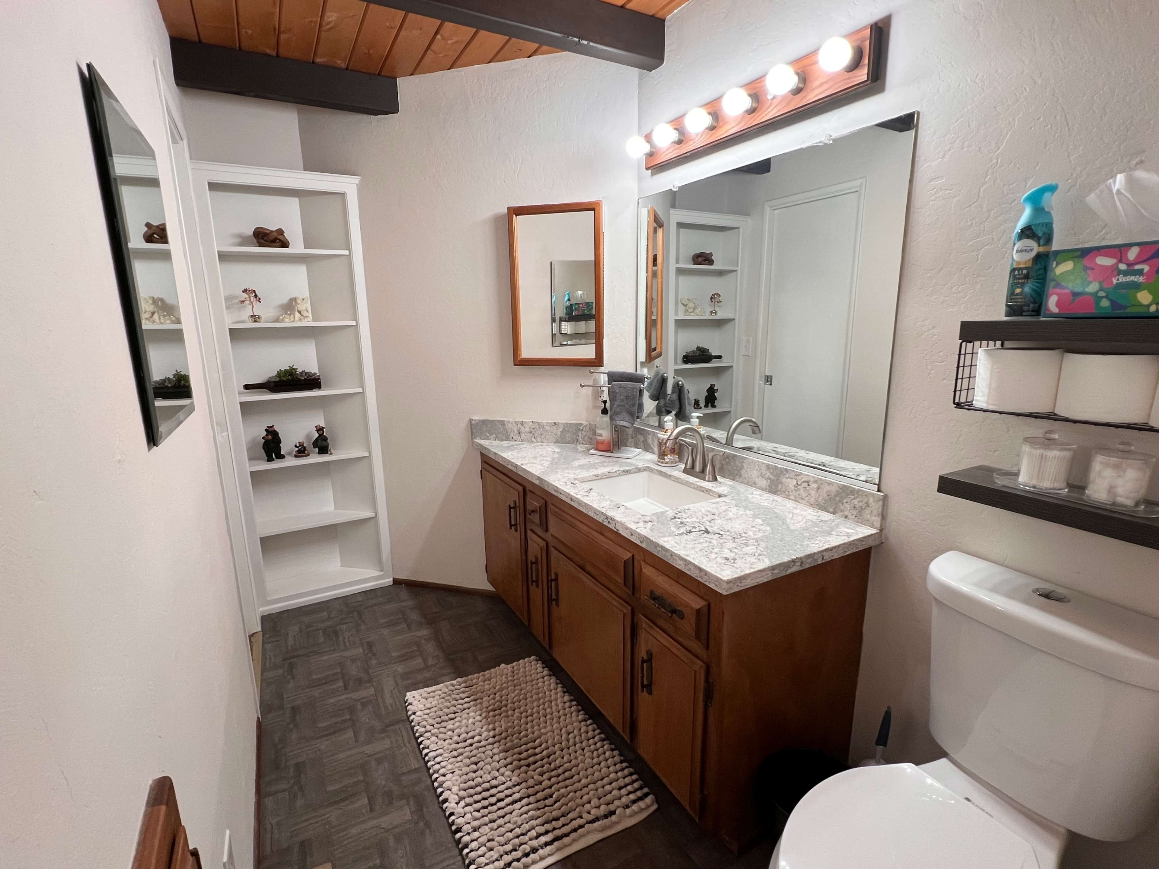 Beautiful and quaint Cabin in the Woods with a Running Creek Image in Crestline, Crestline, CA