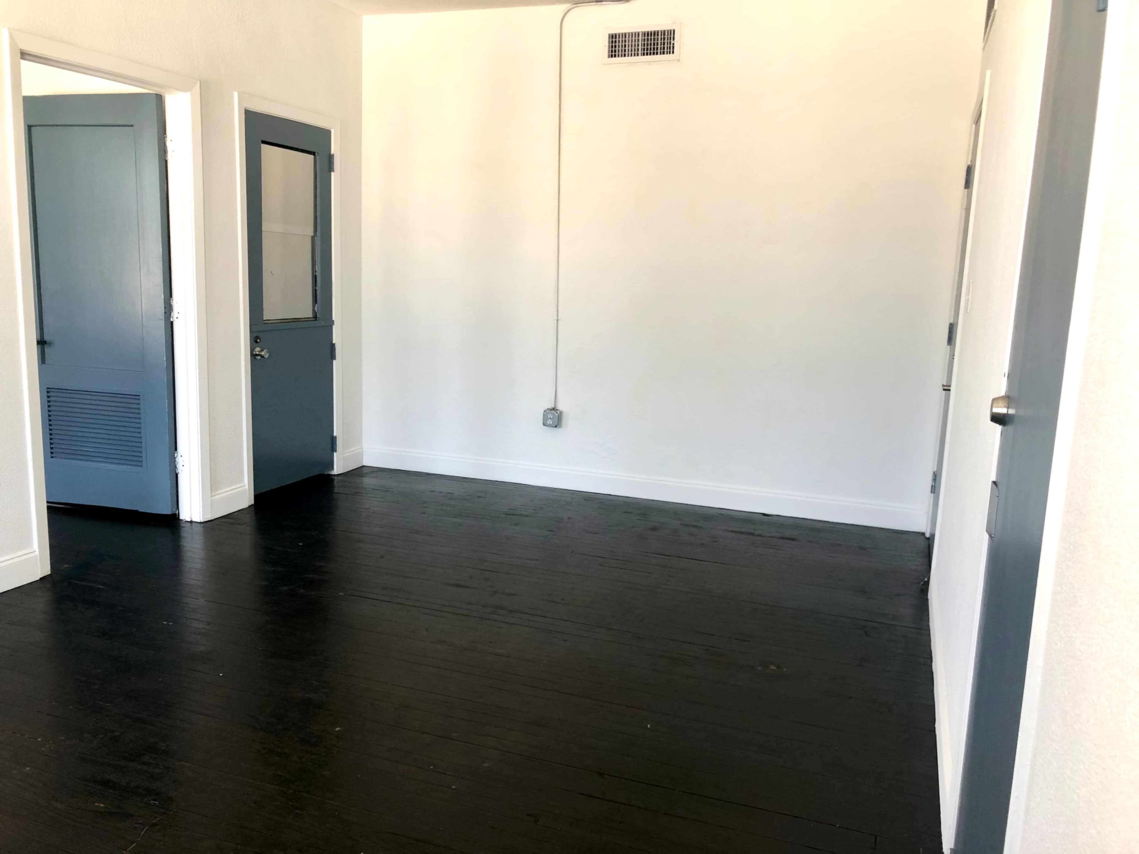 Versatile Midtown Creative Studio - Perfect for Classes, Shoots & Small Events Image in South Central Houston, Houston, TX