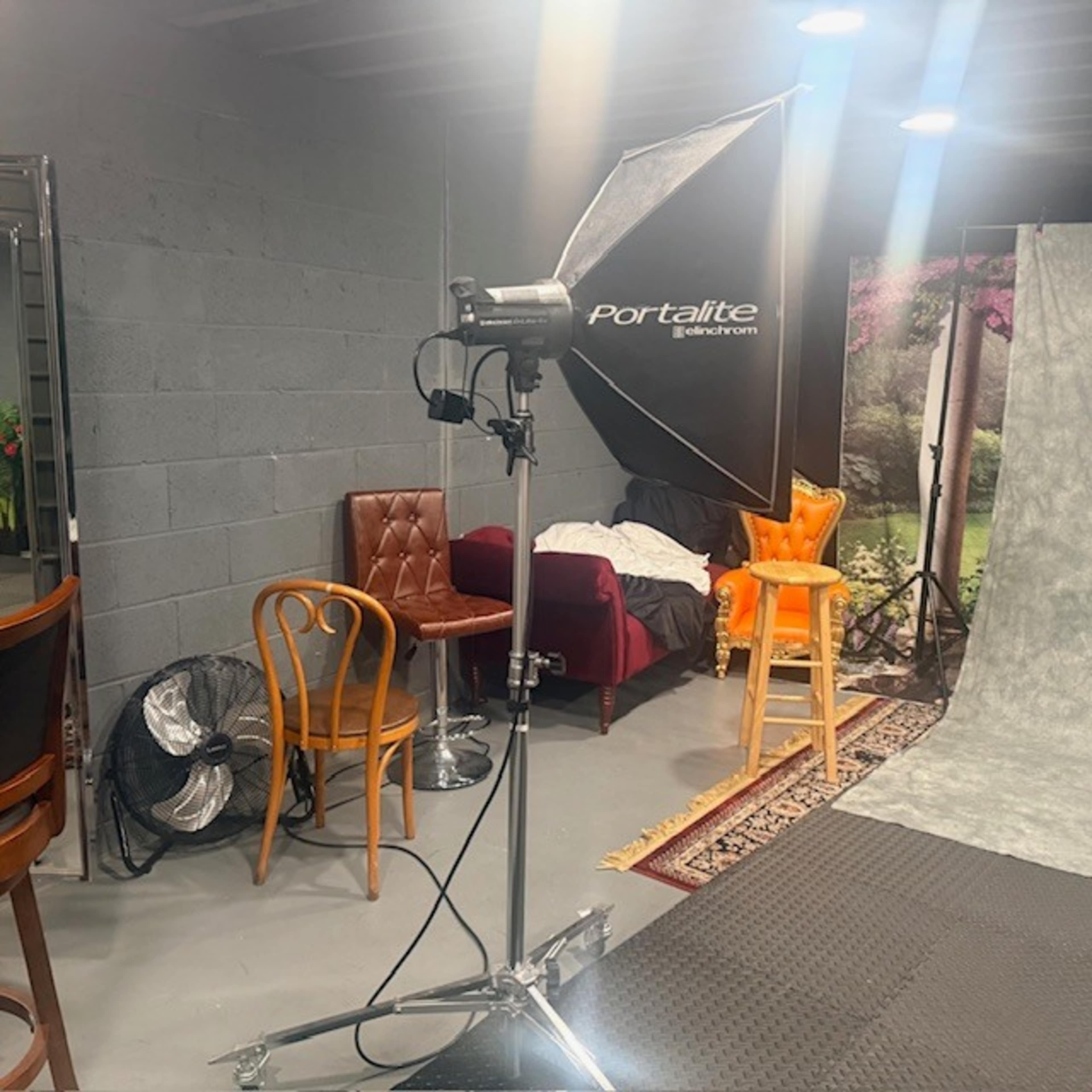 large studio space with lighting Image in Northeast Philadelphia, Philadelphia, PA