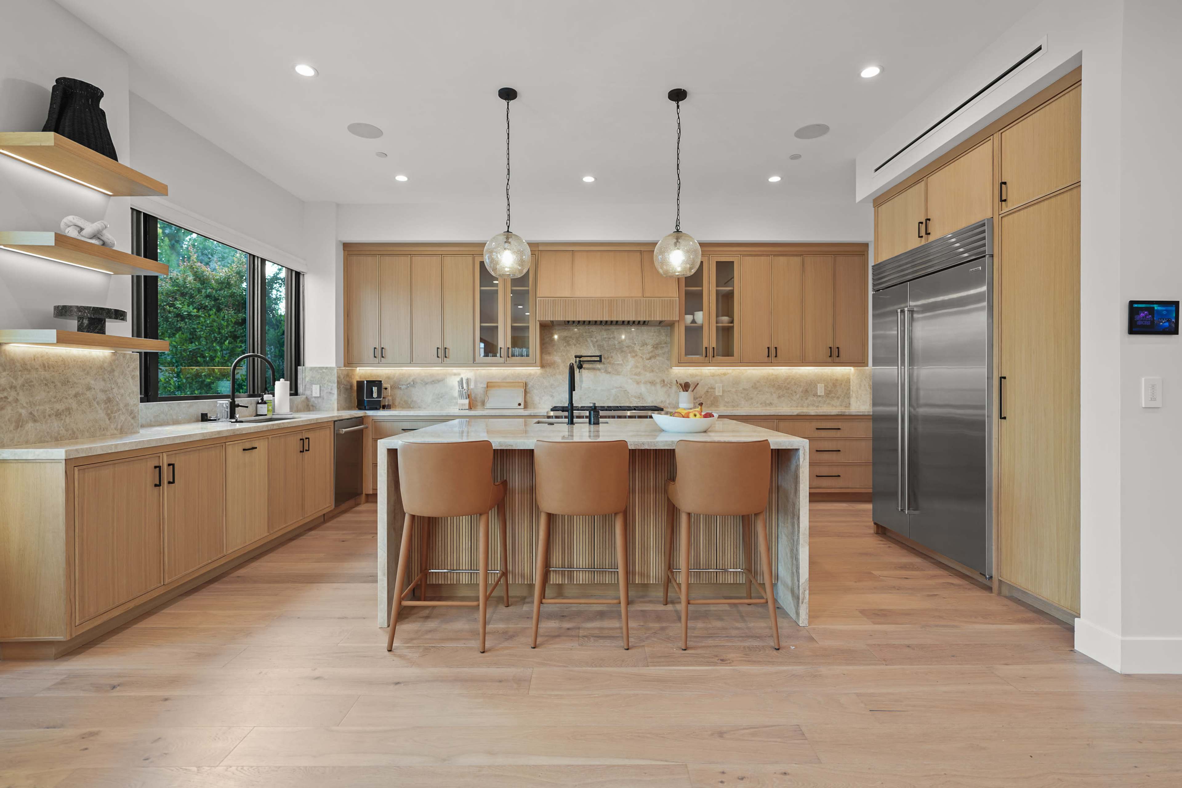 Modern Ranch-Style Mansion w/ Guest House & Pool Image in Brentwood, Los Angeles, CA