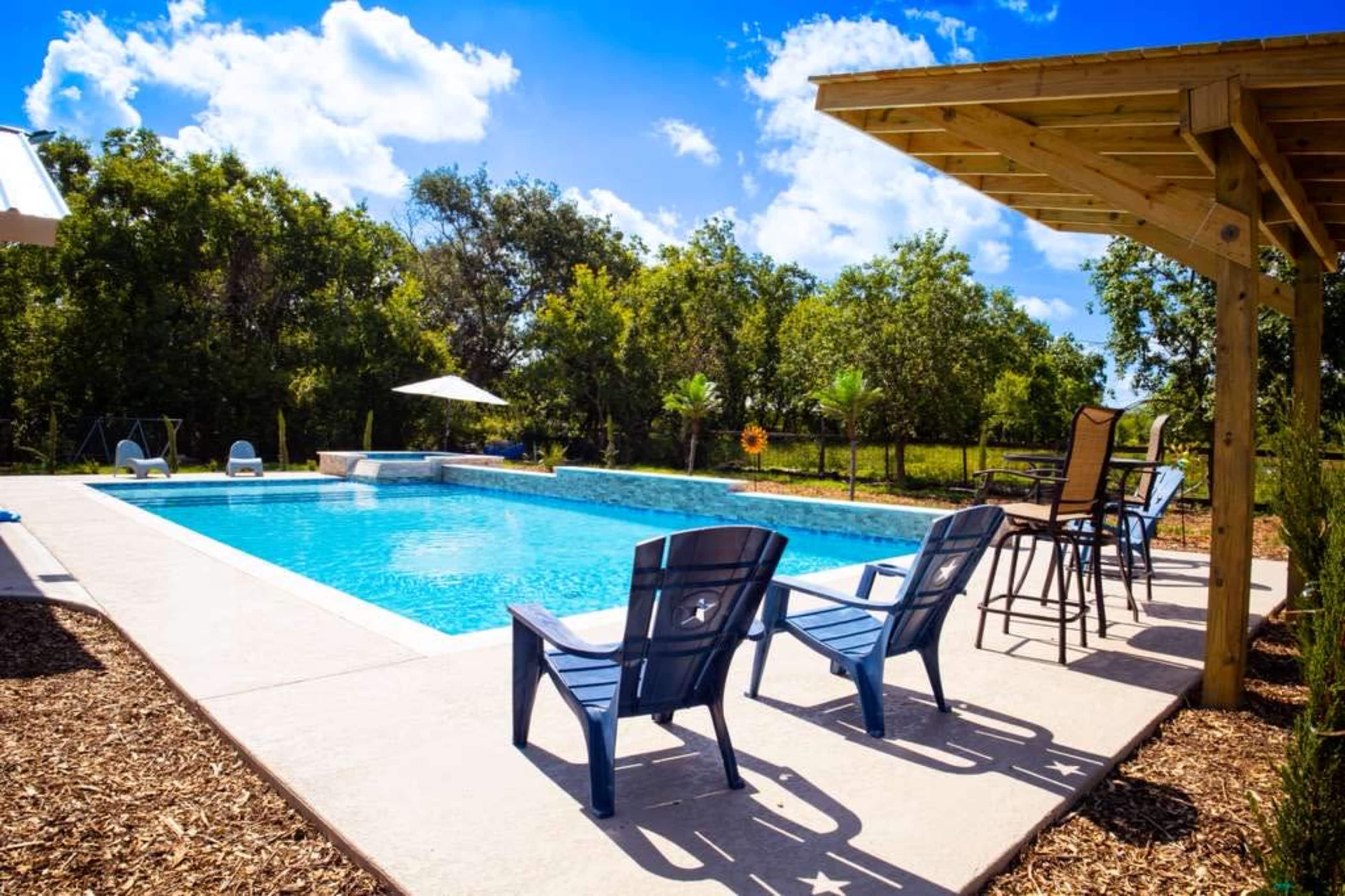 Countryside Pavilion and Pool Image in , Rosharon, TX