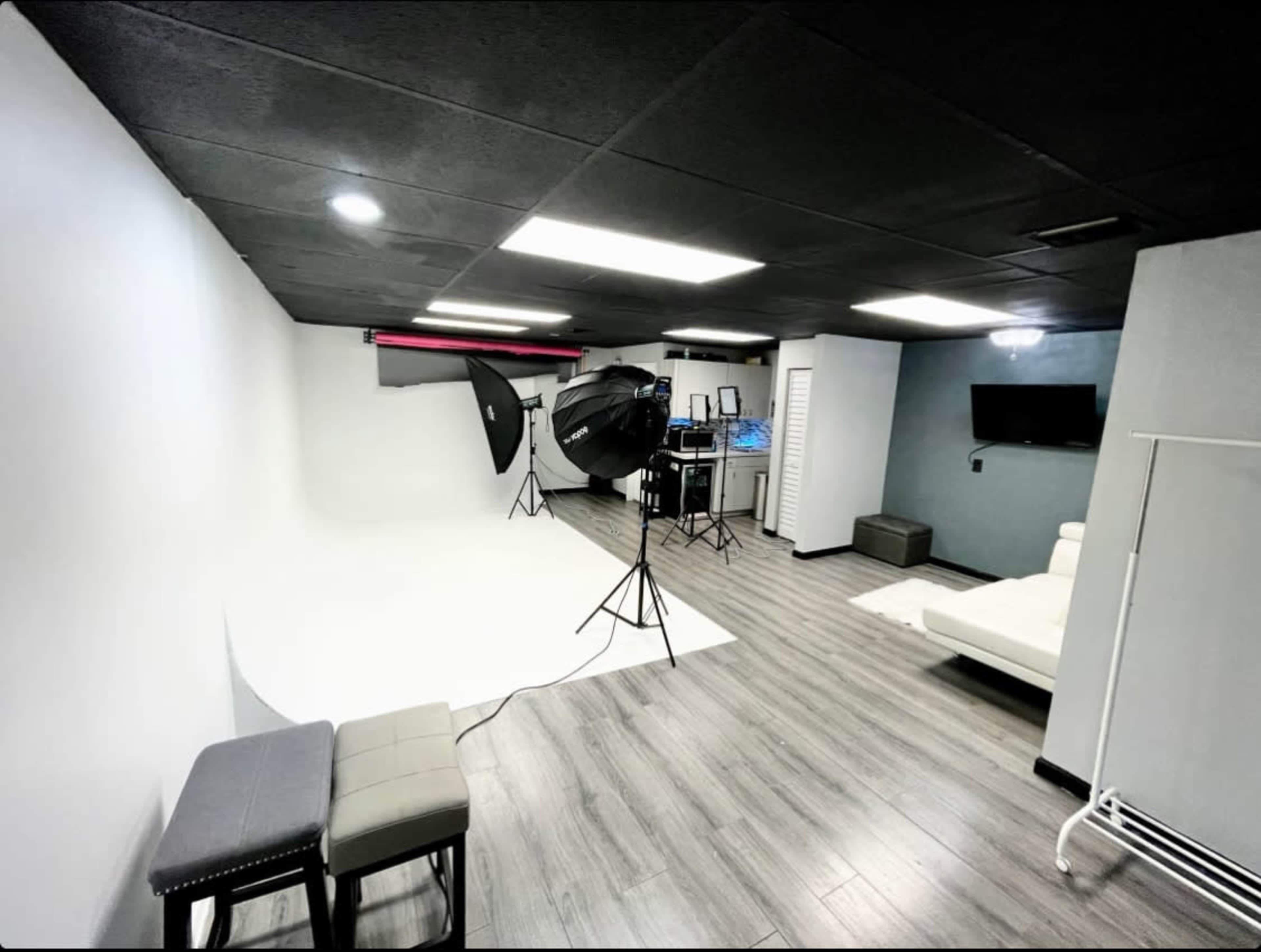 Urban Photo & Film Studio with Infinity Wall Image in Melrose Manors, FORT LAUDERDALE, FL
