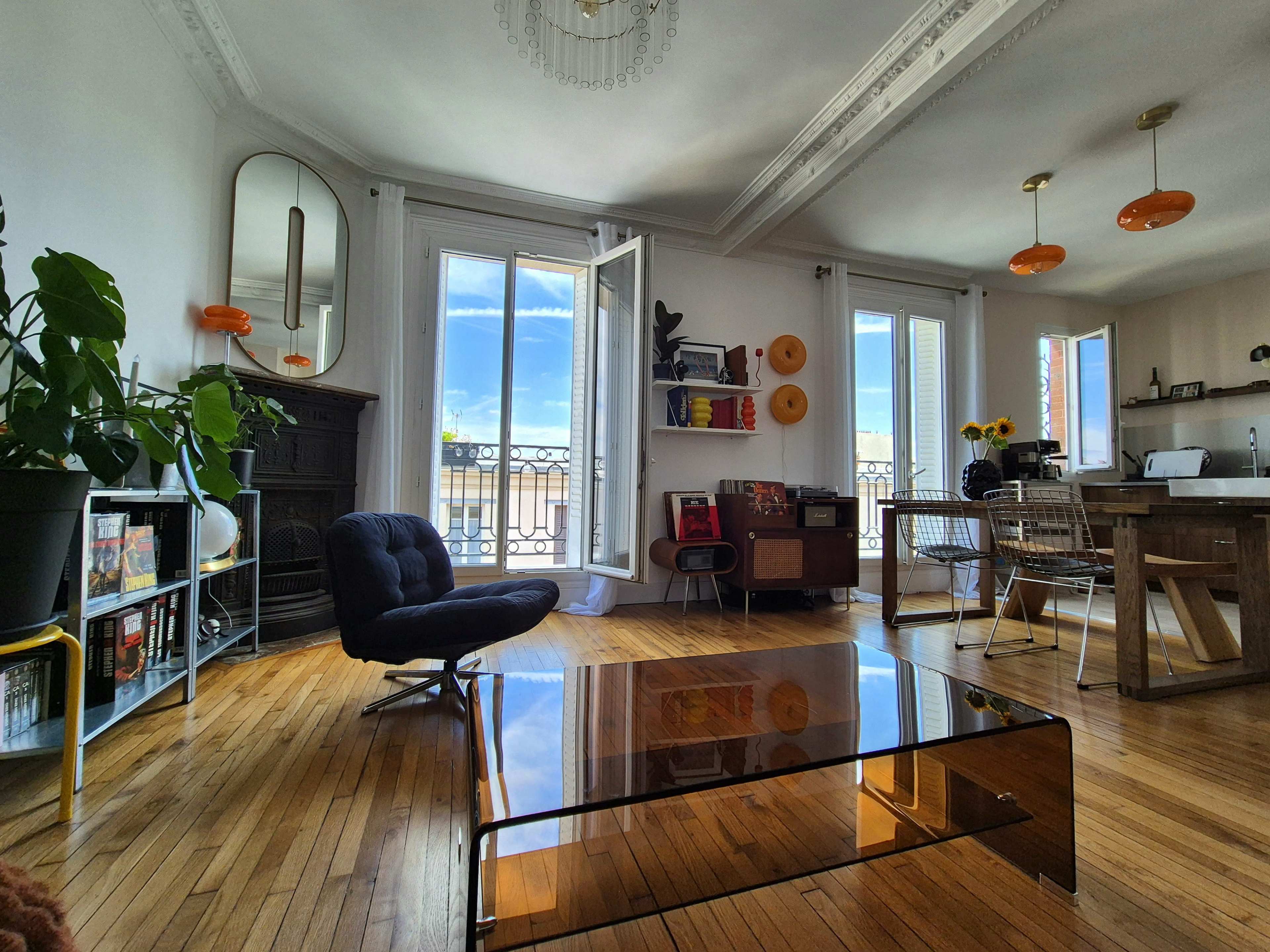 Appartement style mid-century modern avec balcon Image in , VINCENNES