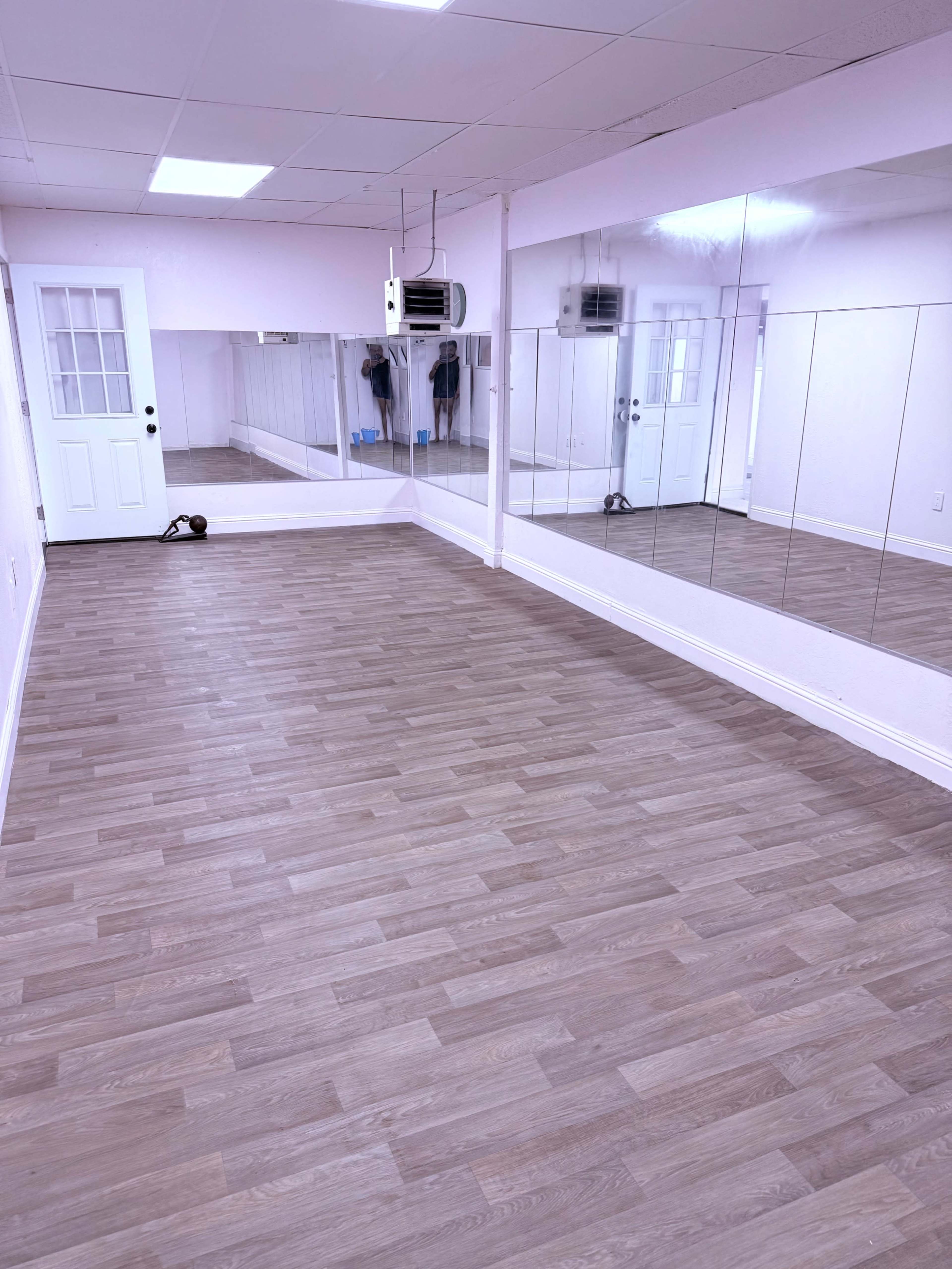 Open space with two side mirrors Image in Santa Clara, Santa Clara, CA