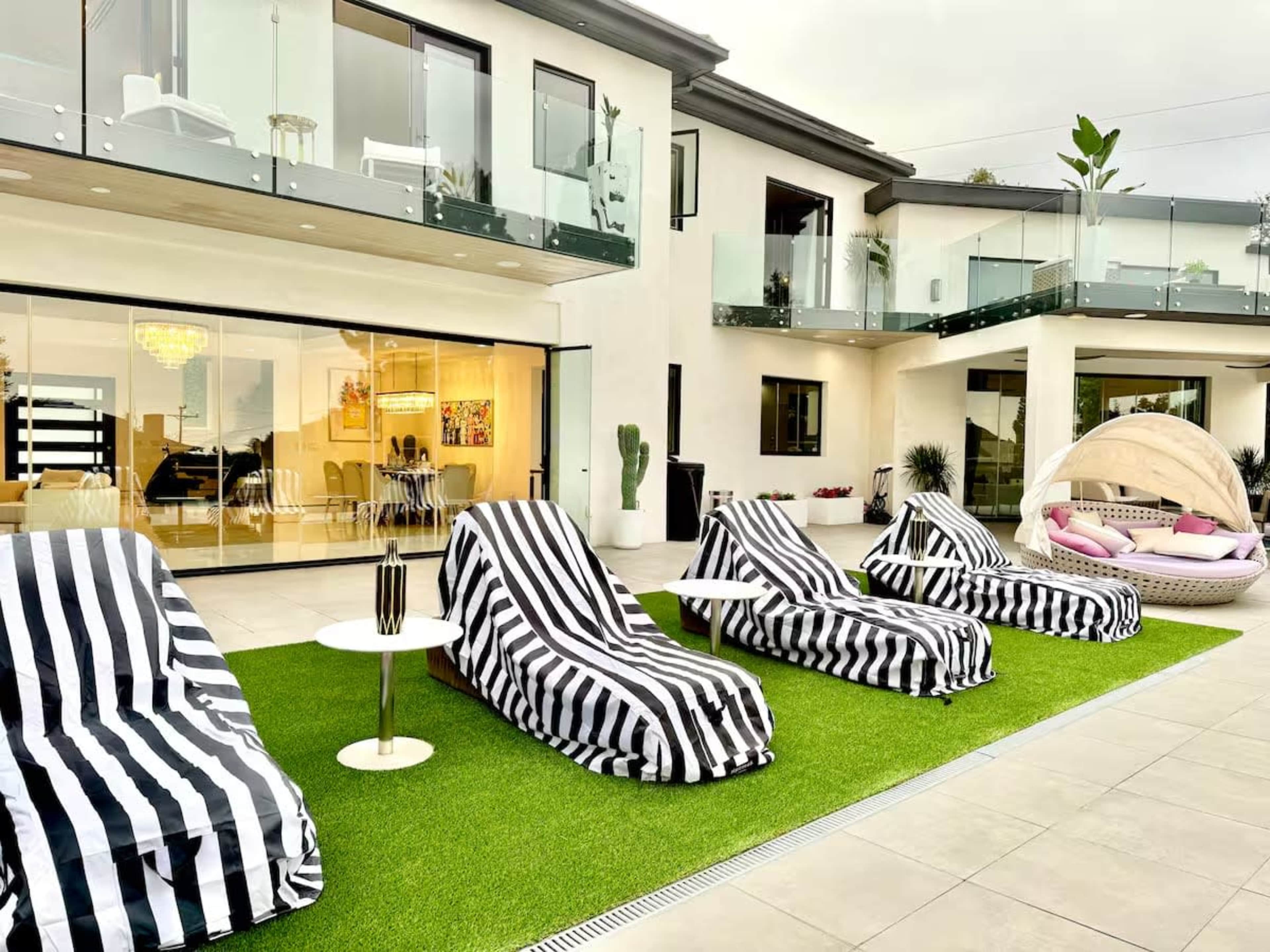 Pasadena Pavilion for Elevated Living Image in , Pasadena, CA