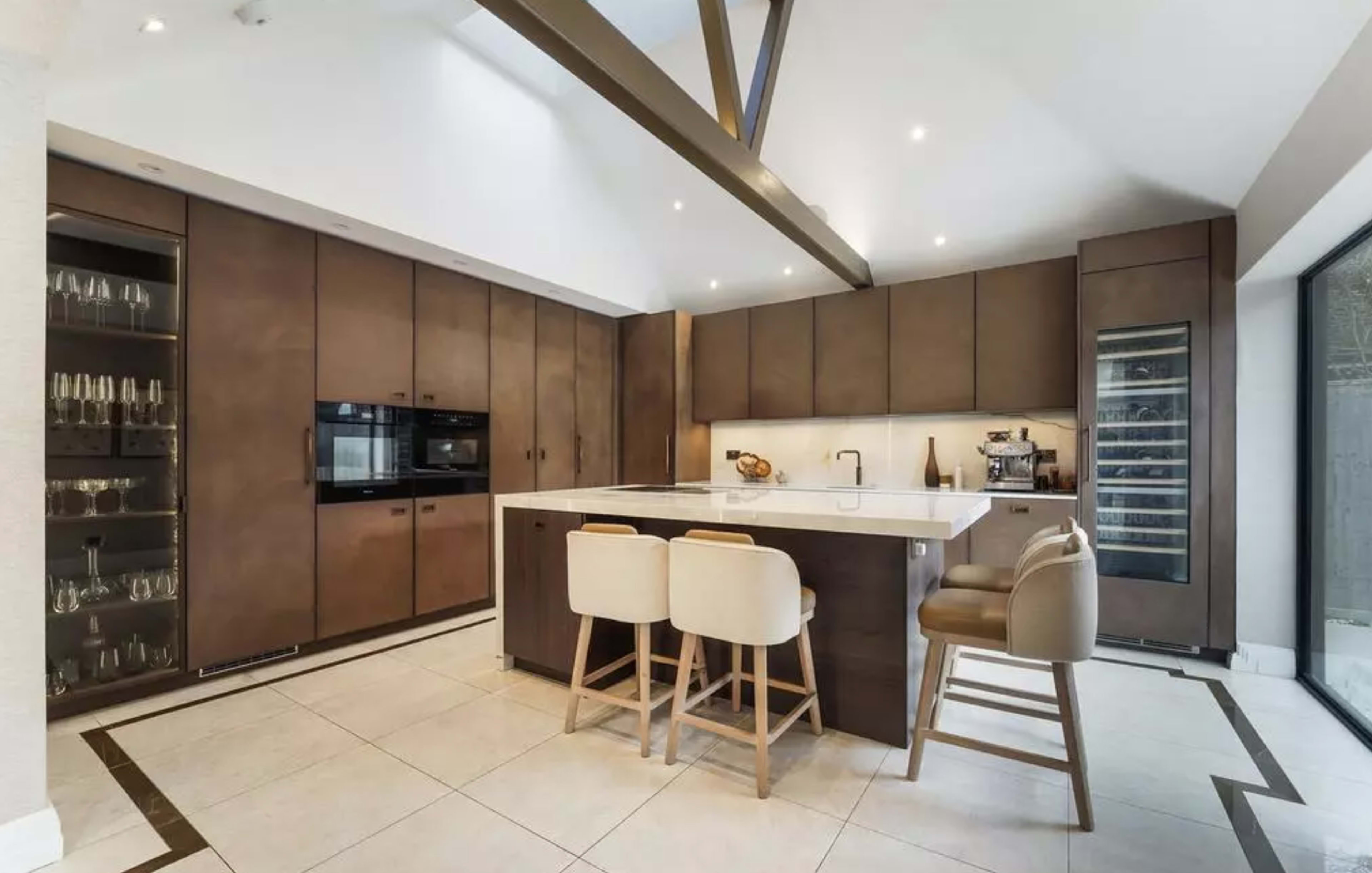Modern, Light, Open Plan House with Designer Kitchen Image in Banstead, Banstead, ENG