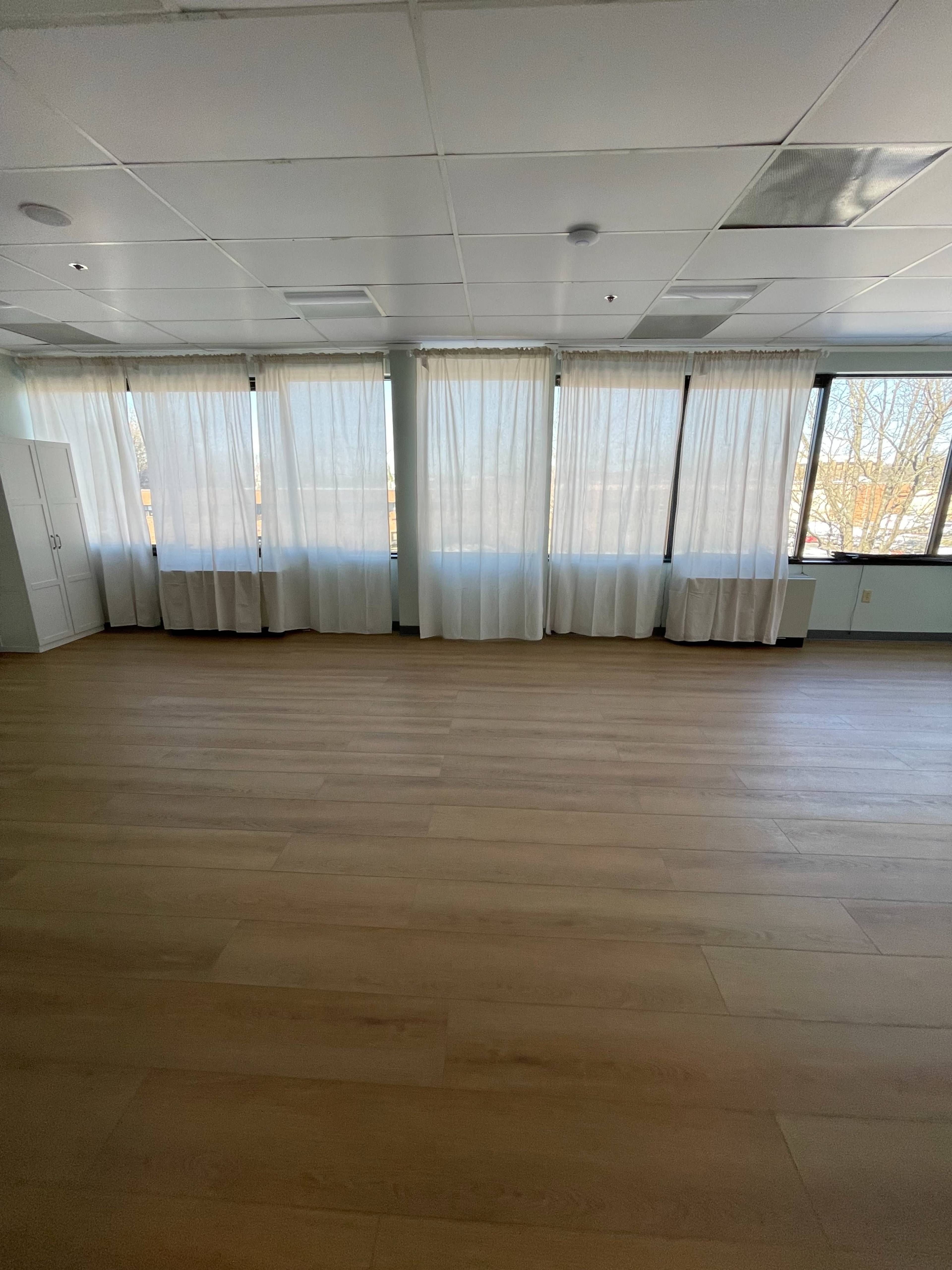 $650 / 120ft2 - Beautifully Furnished Office Suites with 550 sqft Movement Studio (Springfield) Image in Ravensworth, Springfield, VA