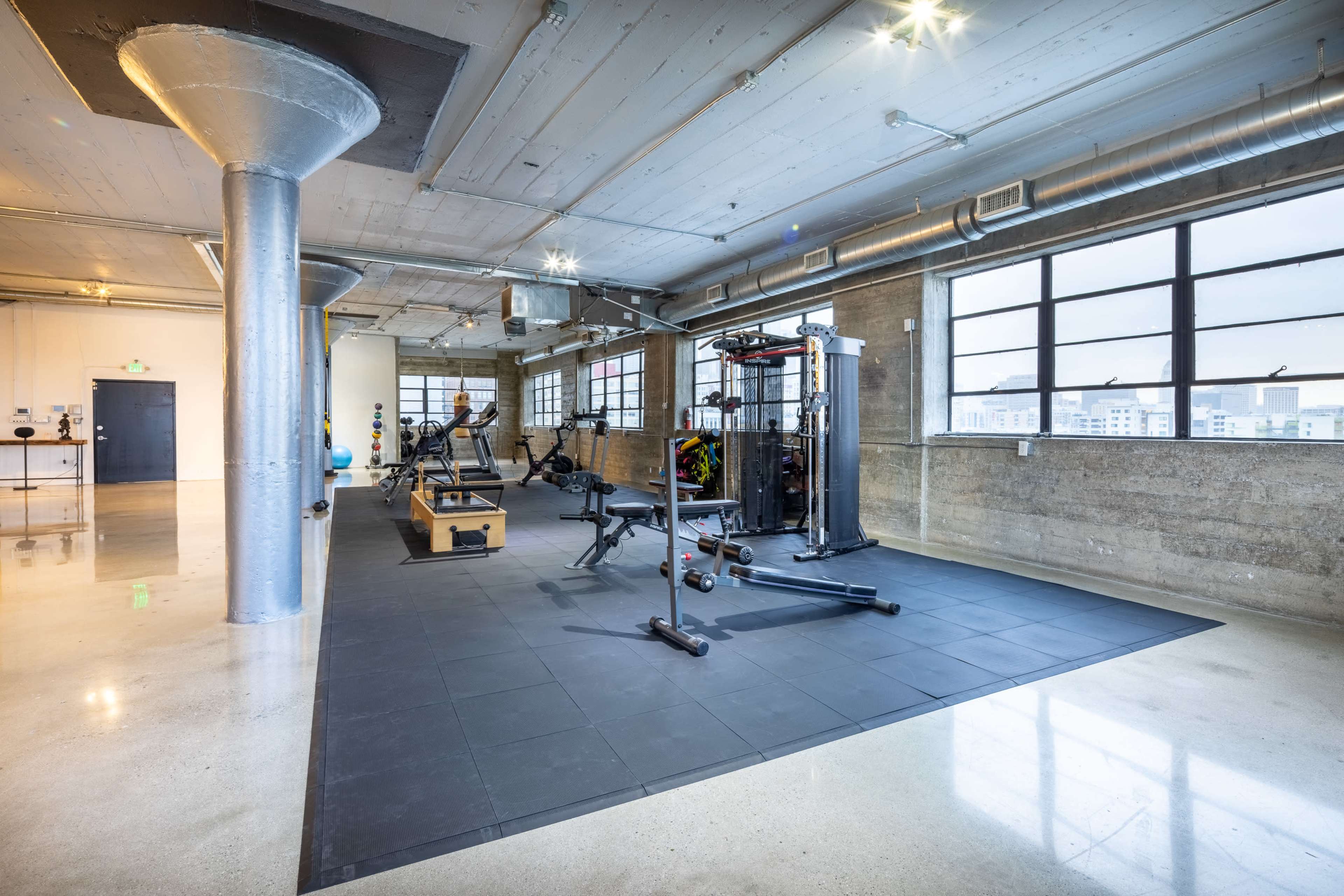 Industrial Loft Studio w/ Kitchen, Gym, Polished Concrete Floors, and Available Access to the Loft Rooftop Image in Central LA, Los Angeles, CA