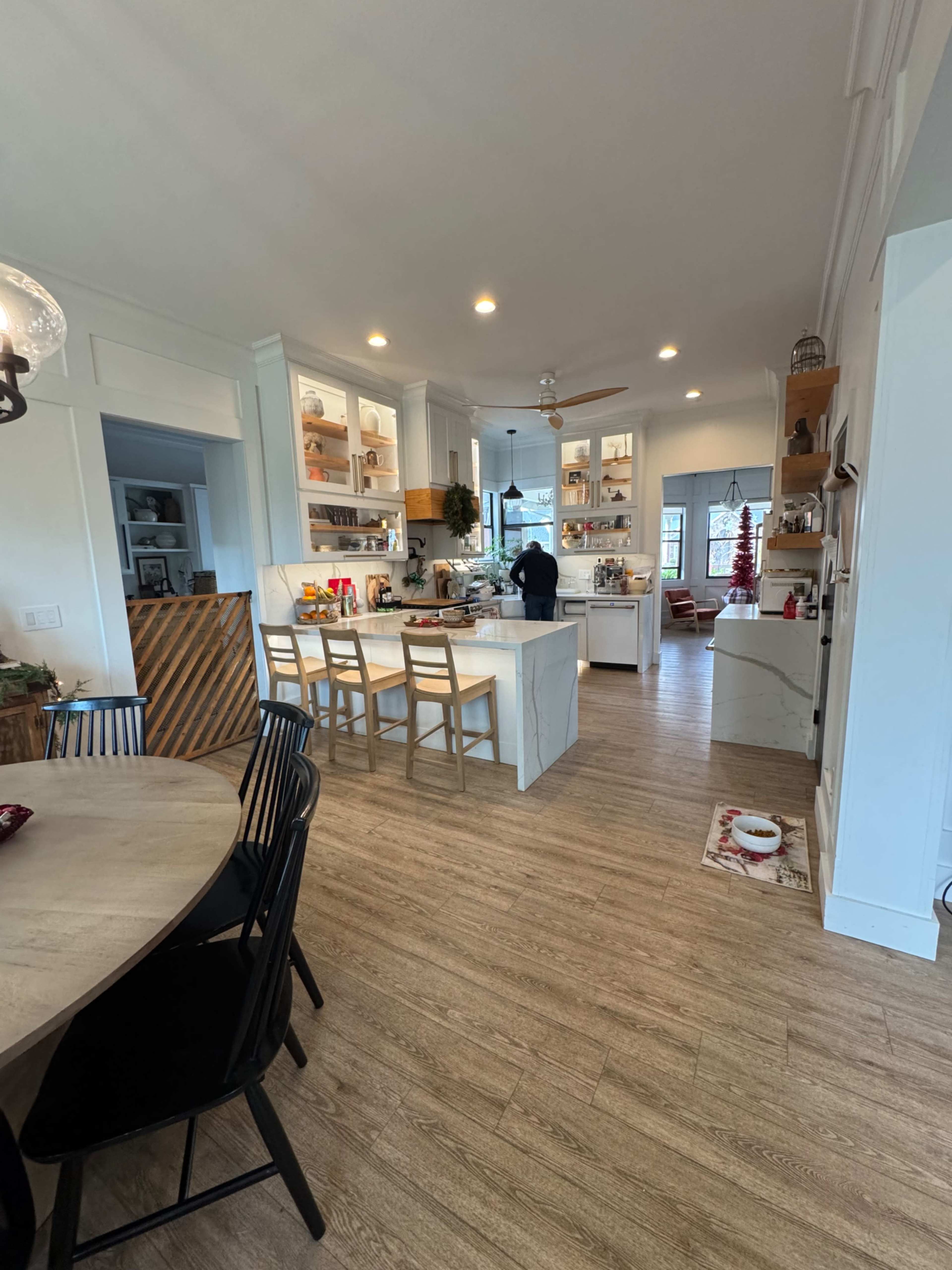 Light-Filled Victorian Home for Photoshoots & Content Creation Space at the Heart of Exeter. Image in Exeter, Exeter, CA