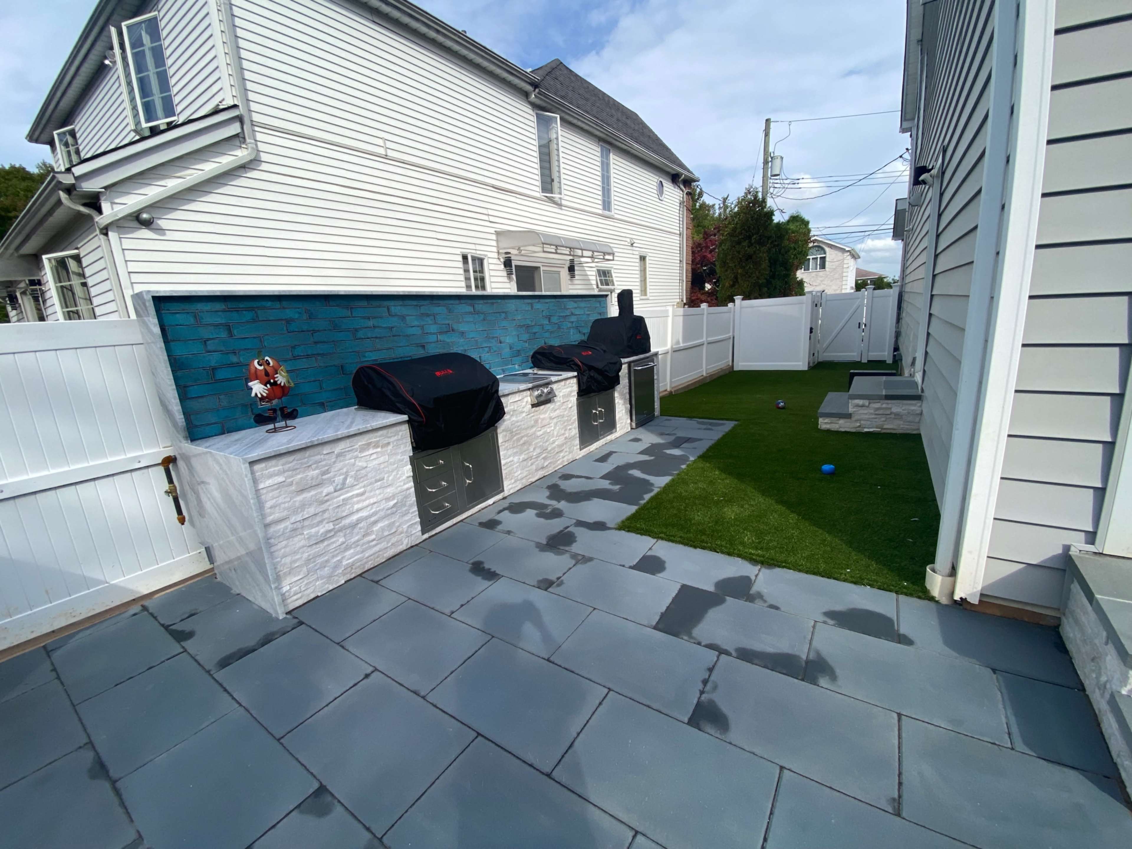 Modern Hamptons Inspired Todt Hill, NY Home Close To NYC, BK & NJ Image in Manor Heights, Staten Island, NY