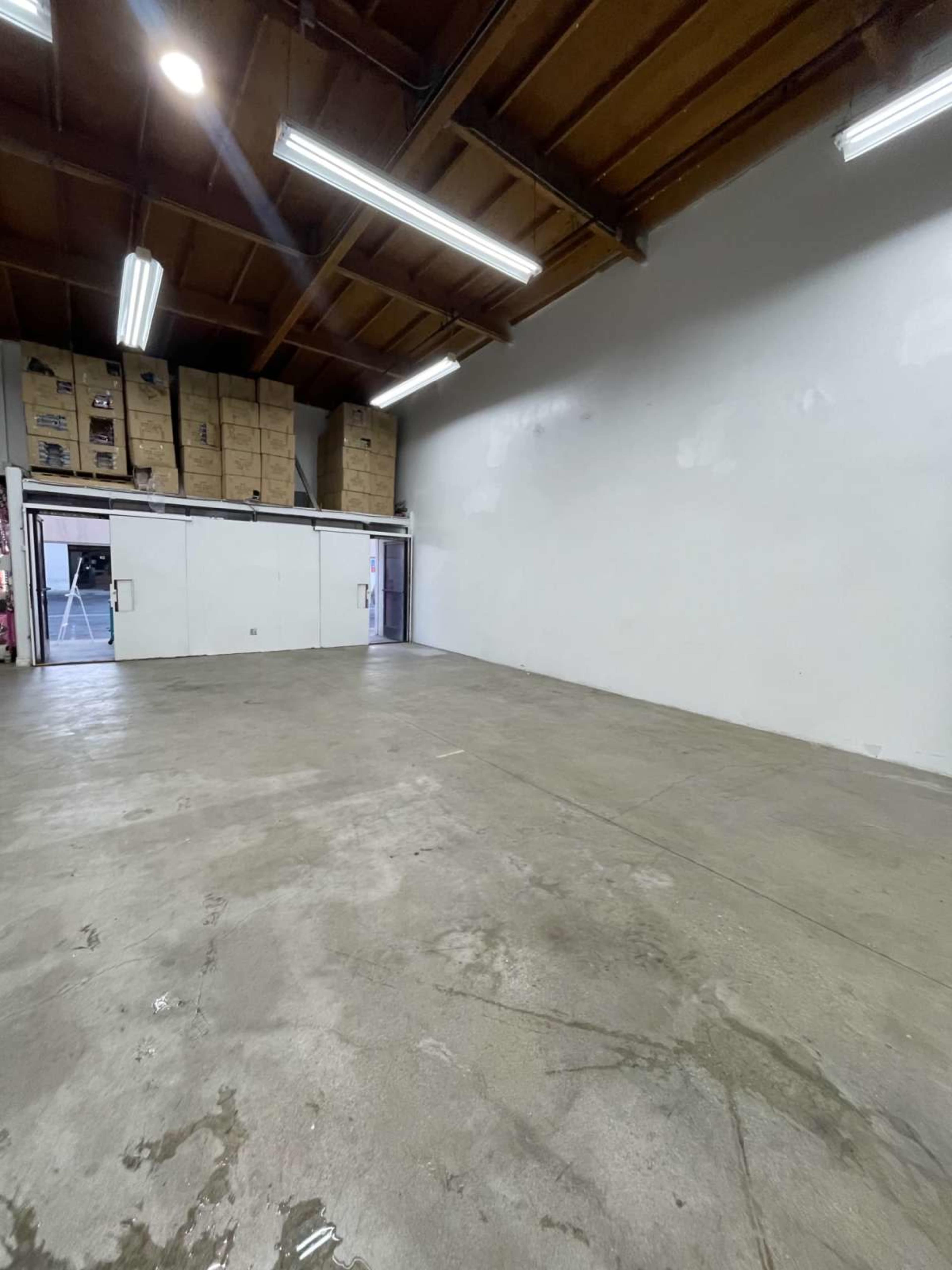 White Warehouse with High Ceilings  Creative Space Image in Cudahy, Cudahy, CA