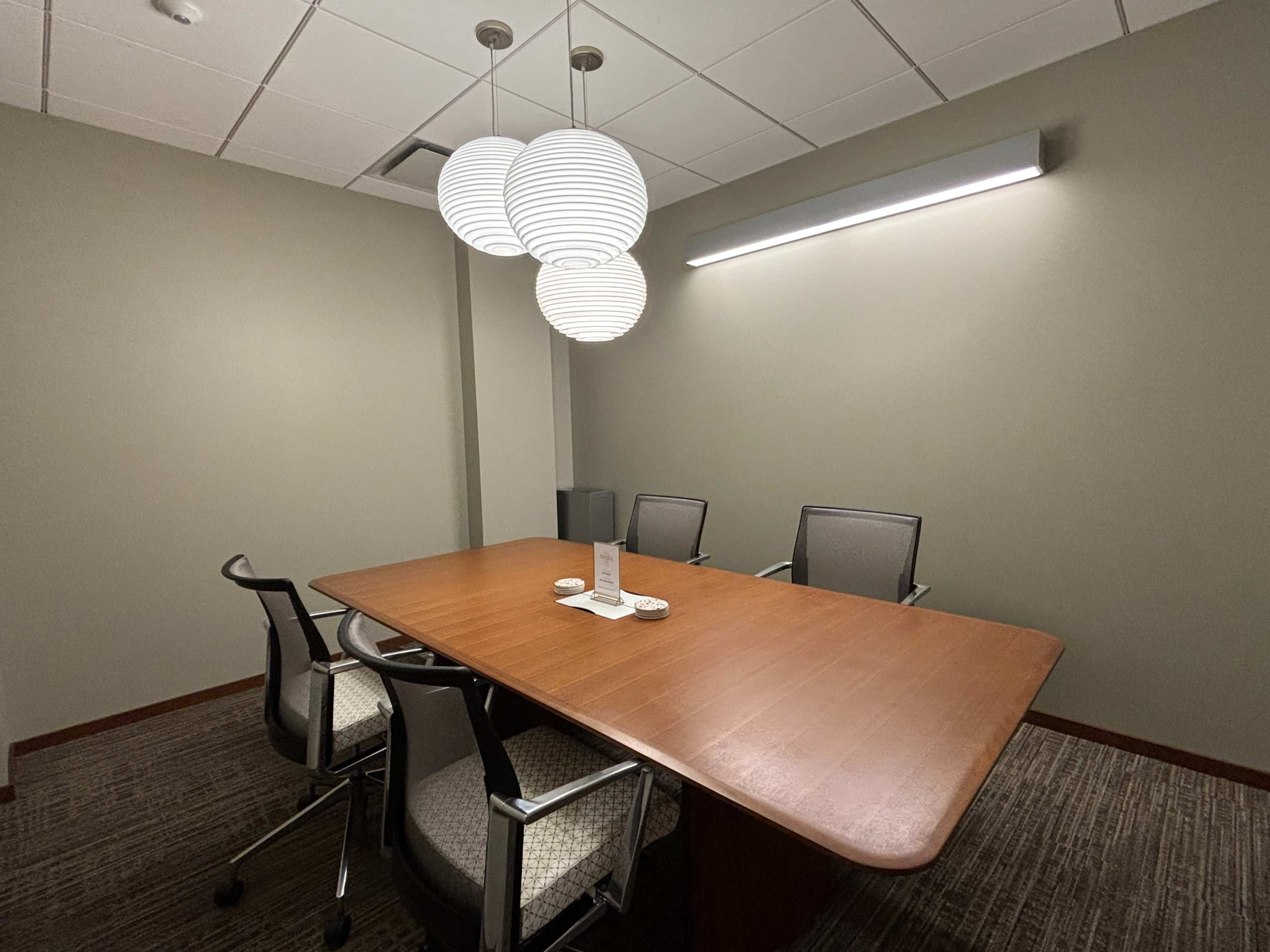 Upscale Suburban Day Office Image dans Schaumburg Township, Schaumburg, IL