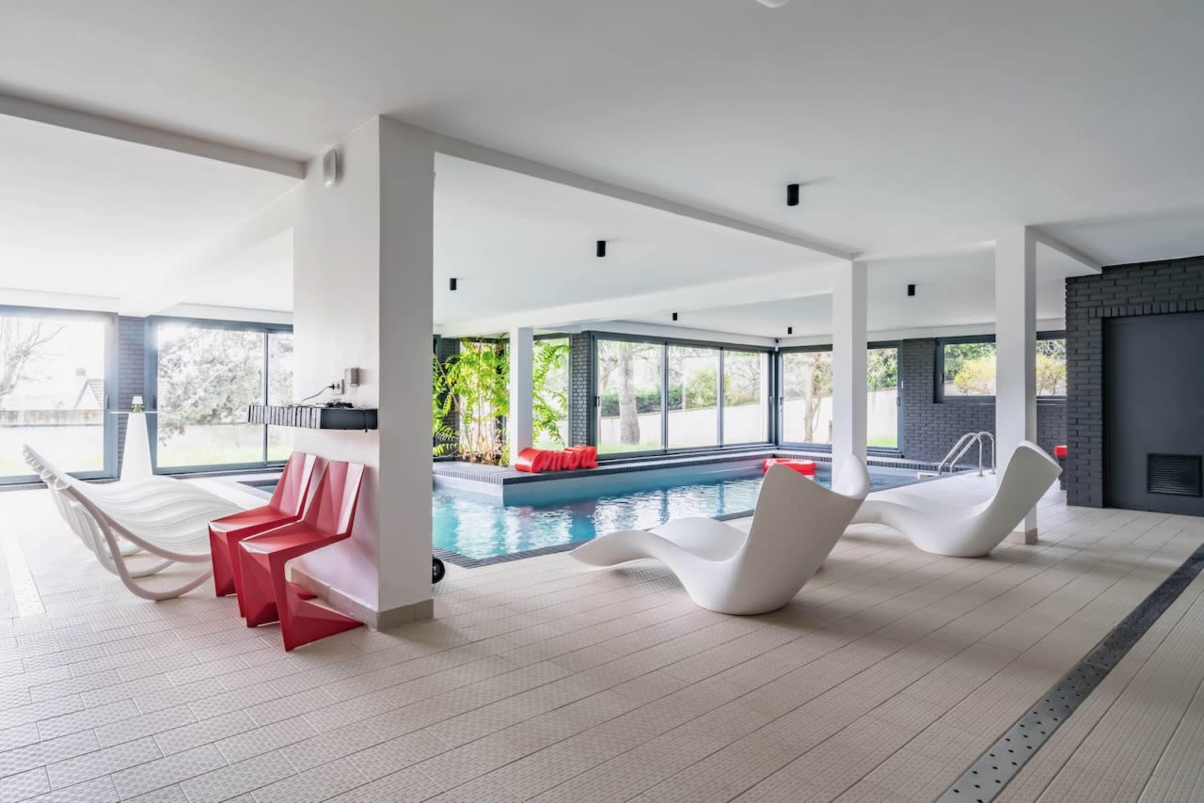 Magnifique Piscine couverte et chauffée avec espace privatif Image dans Centre, Montmorency, 
