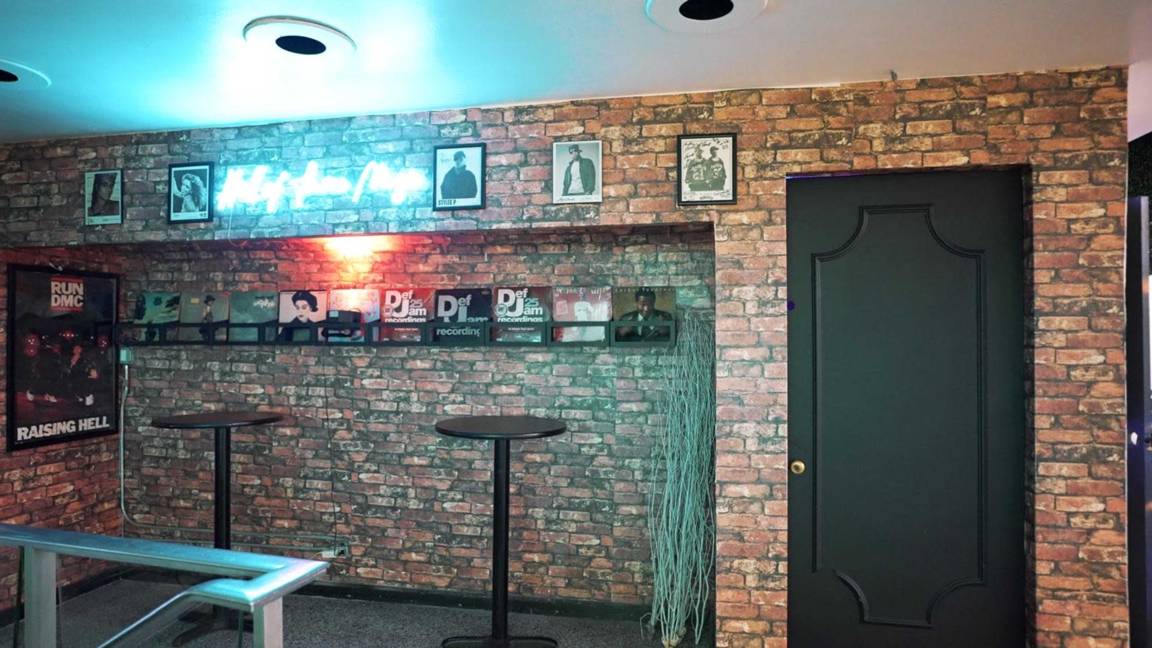 Multi-level Venue with Several Large Themed Rooms Image in Jamaica, Queens, NY