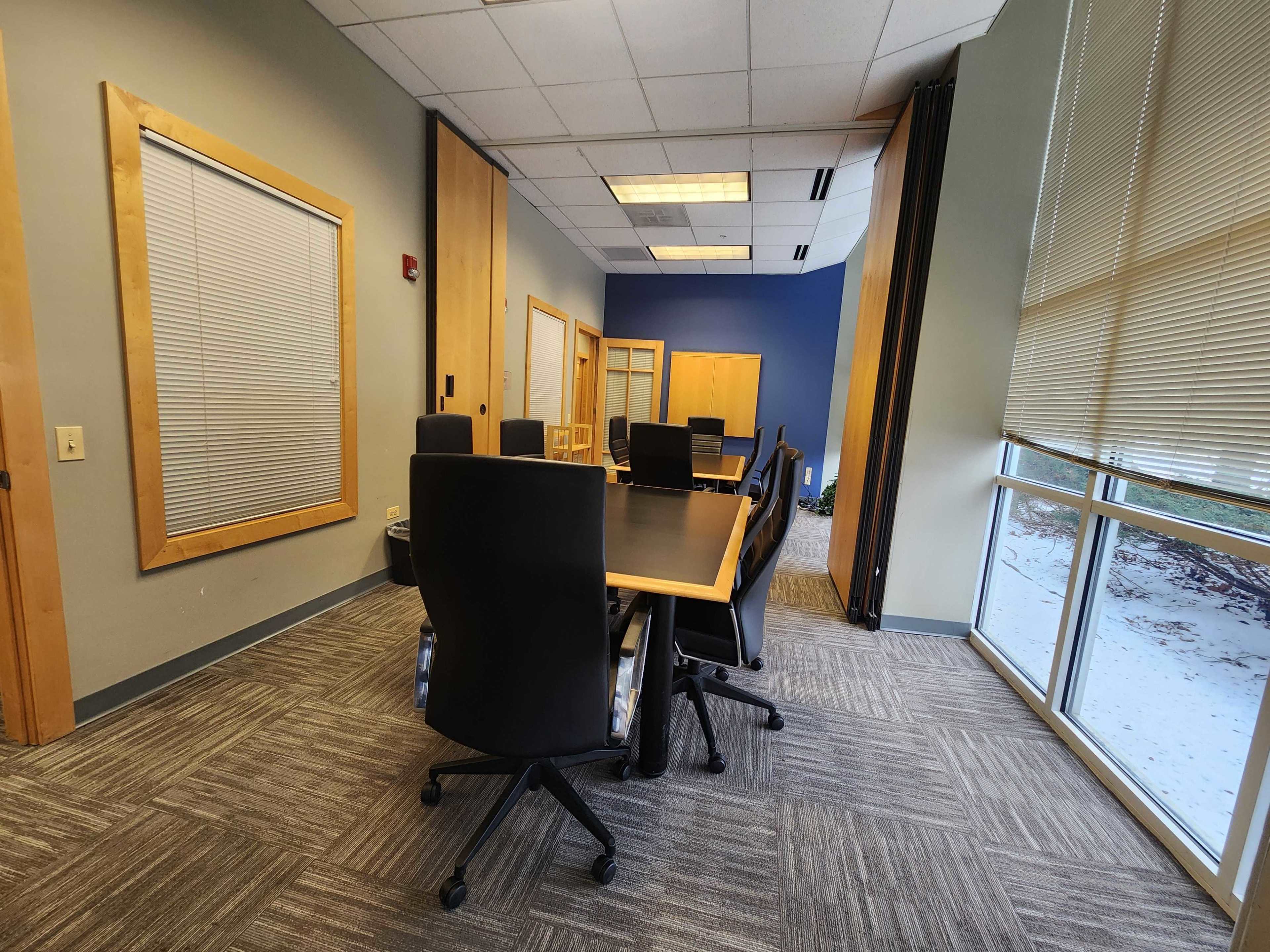Modern Meeting Room in a Professional Executive Suites Company Image in Vernon Township, Lincolnshire, IL